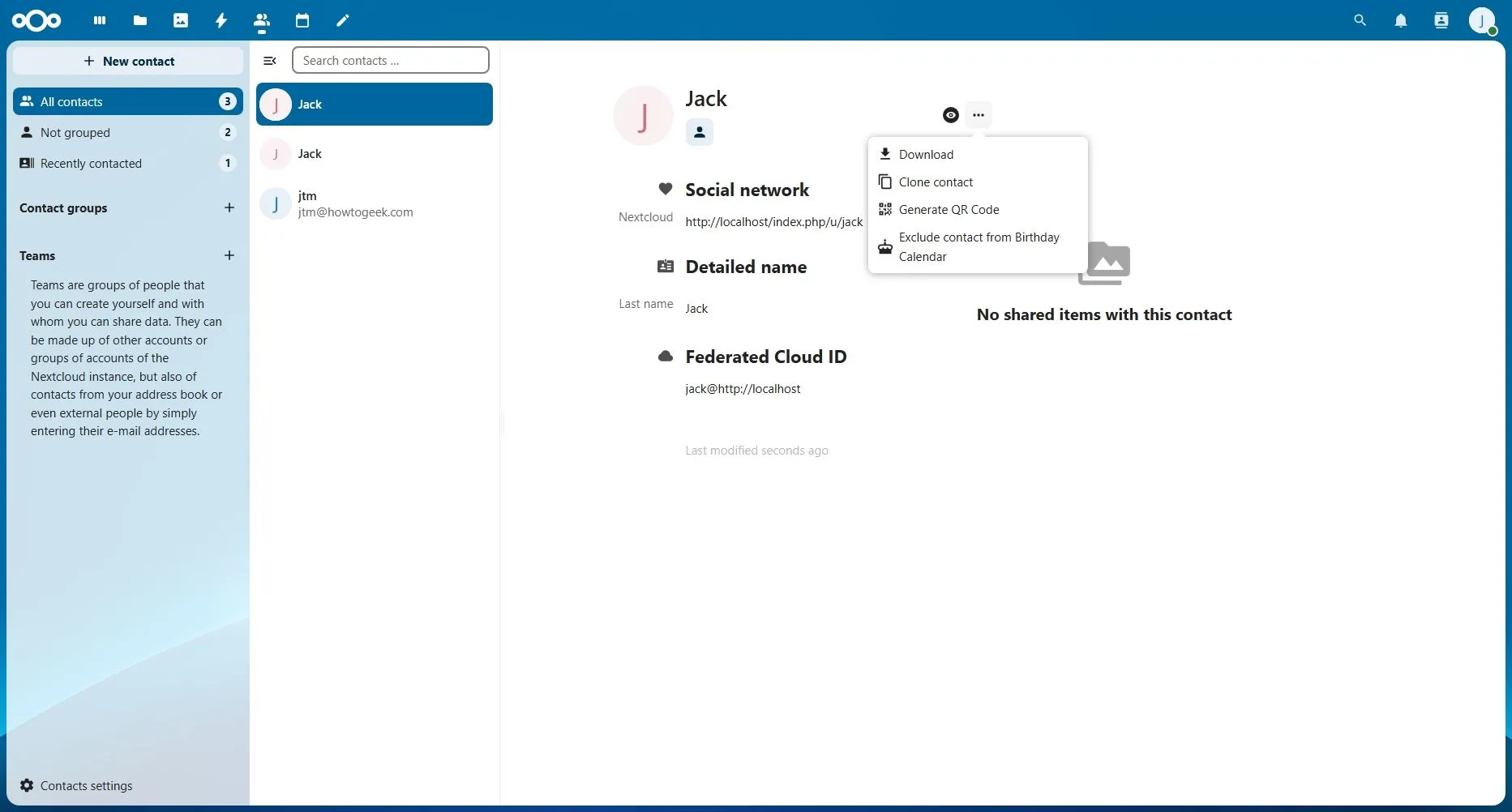 Giao diện quản lý danh bạ của Nextcloud, hiển thị thông tin chi tiết một liên hệ và tùy chọn nhóm.