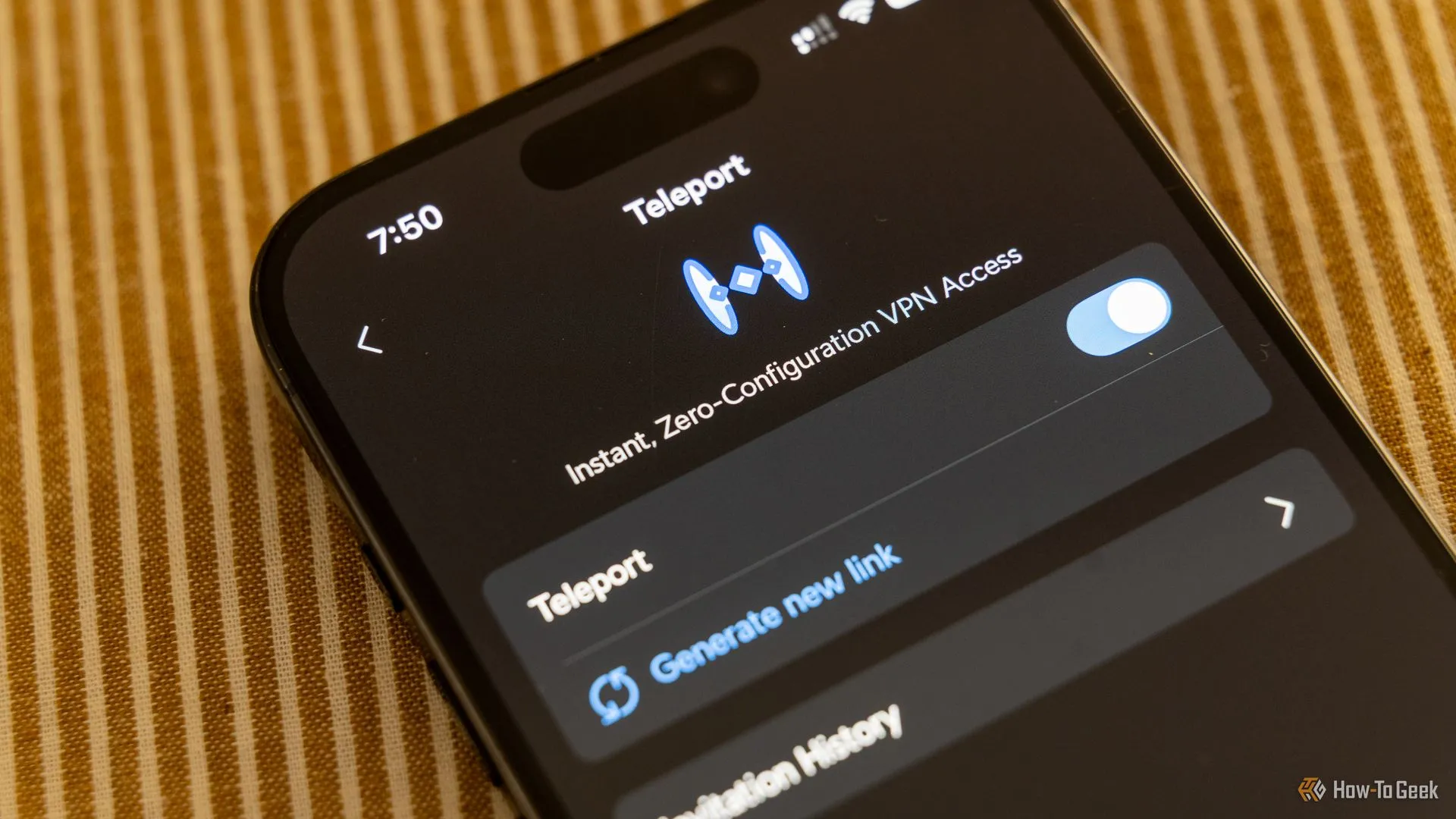 Giao diện ứng dụng WiFiman của Unifi trên iPhone, minh họa cách bật tính năng Teleport VPN để truy cập mạng gia đình từ xa.