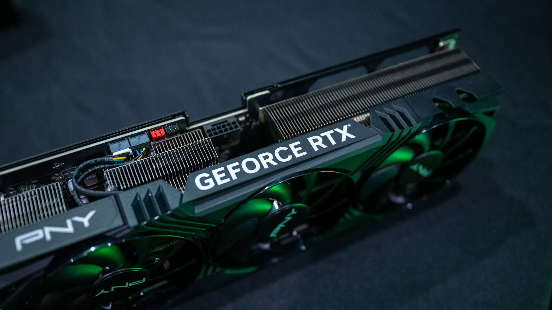 Hình ảnh card đồ họa NVIDIA GeForce RTX 4070 Ti, một lựa chọn phổ biến khi mua GPU cũ cho PC gaming.