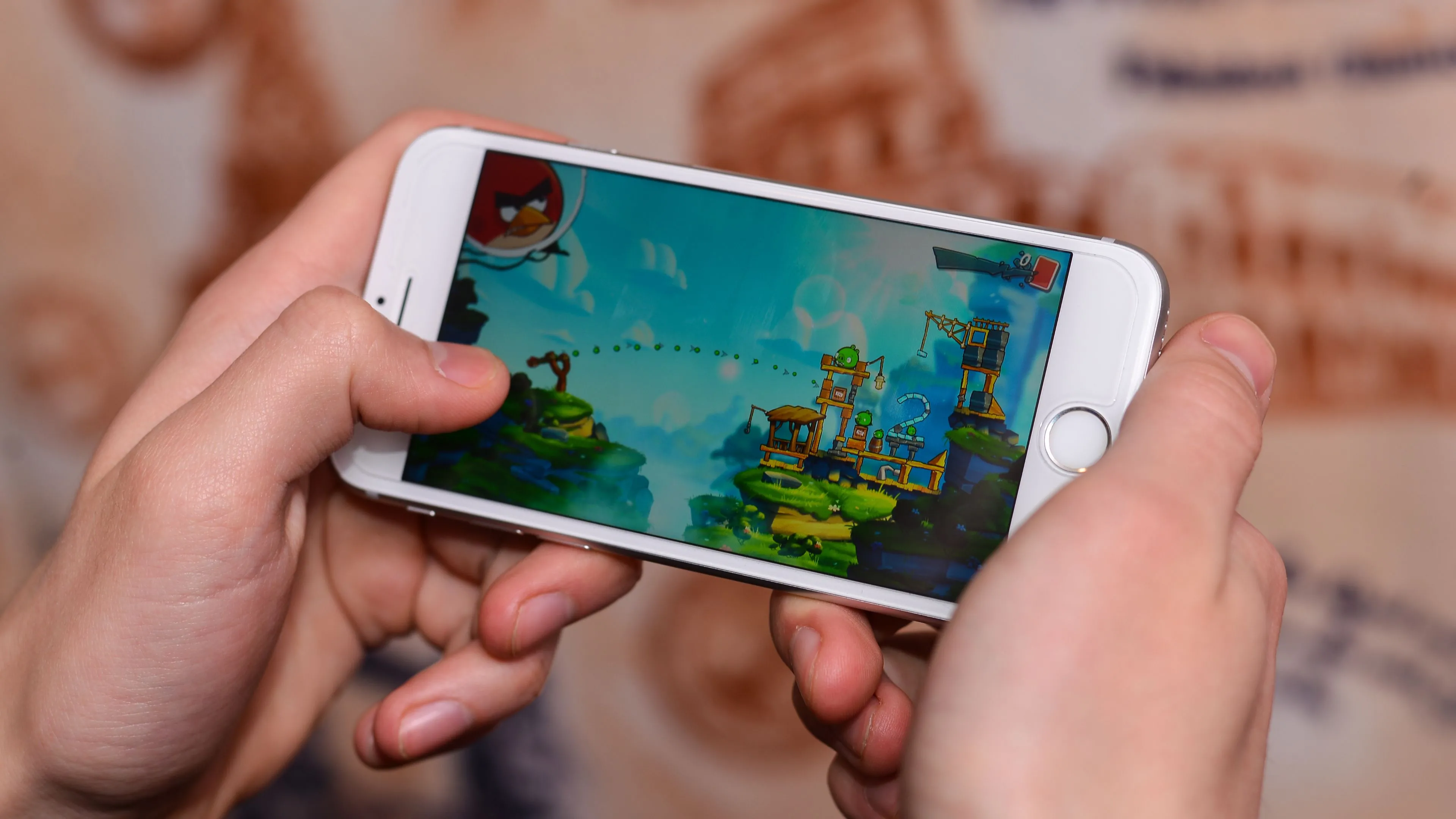 Hình ảnh game Angry Birds trên iPhone năm 2019, minh họa kỷ nguyên vàng của game di động trên nền tảng iOS
