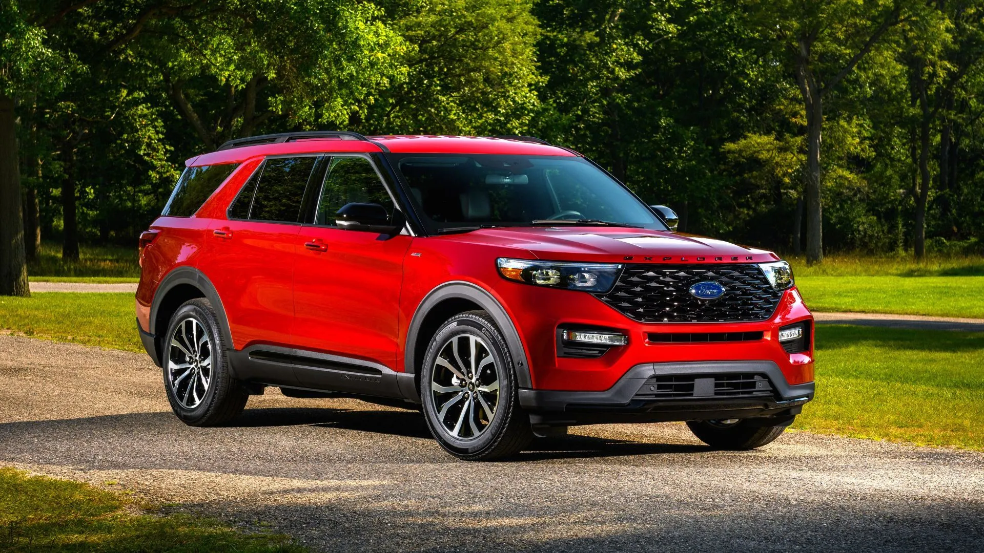 Hình ảnh một chiếc xe Ford Explorer ST-Line đời 2022, thể hiện một trong những mẫu xe của hãng.