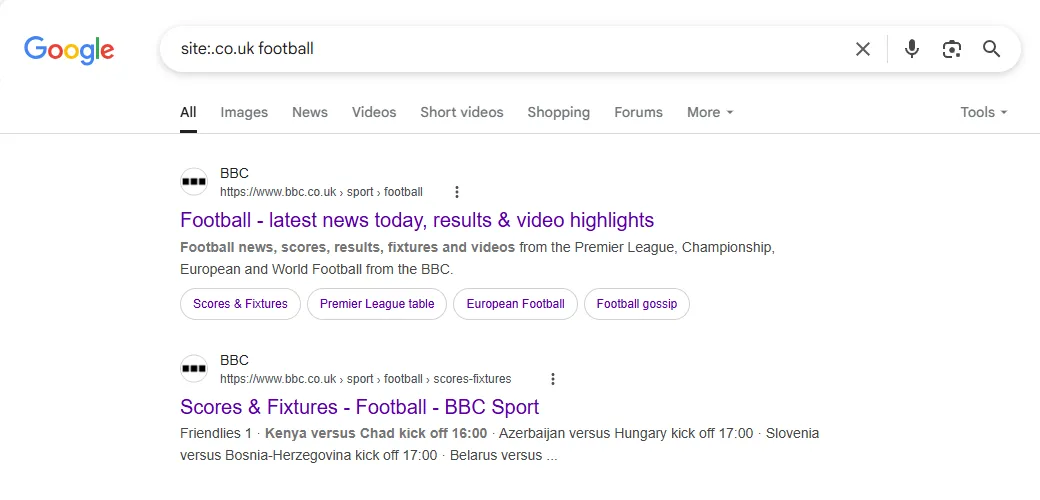 Kết quả tìm kiếm Google khi lọc theo tên miền .co.uk để tìm thông tin về &quot;football&quot; tại Vương quốc Anh