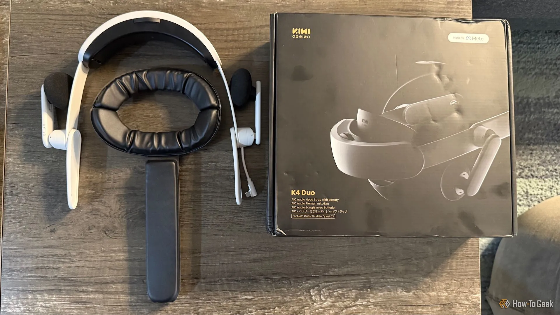 KIWI K4 Duo và hộp của nó trên bàn.