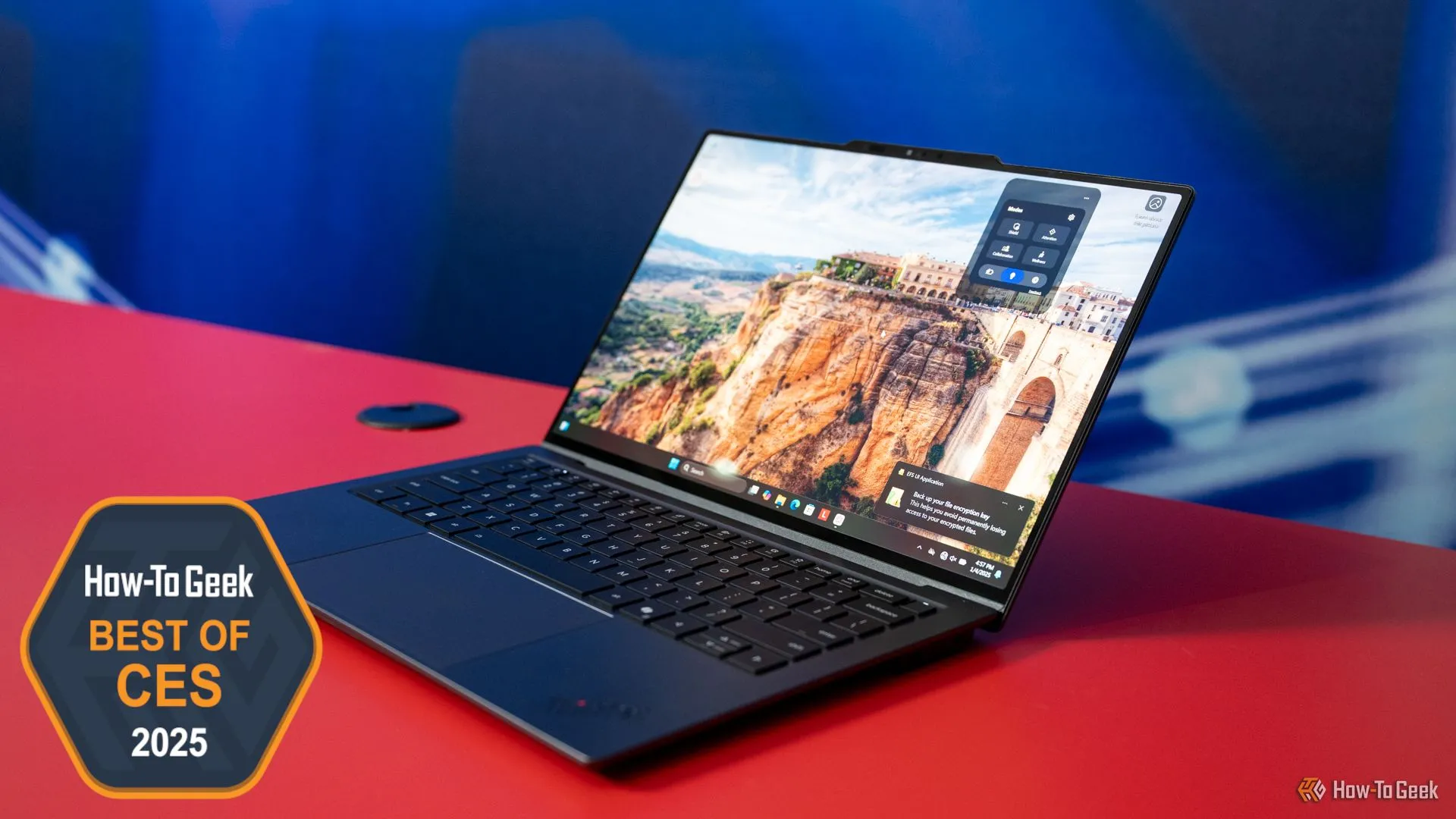 Laptop Lenovo ThinkPad X9 14 Aura Edition với màn hình hiển thị, đại diện cho những laptop tốt nhất CES 2025.