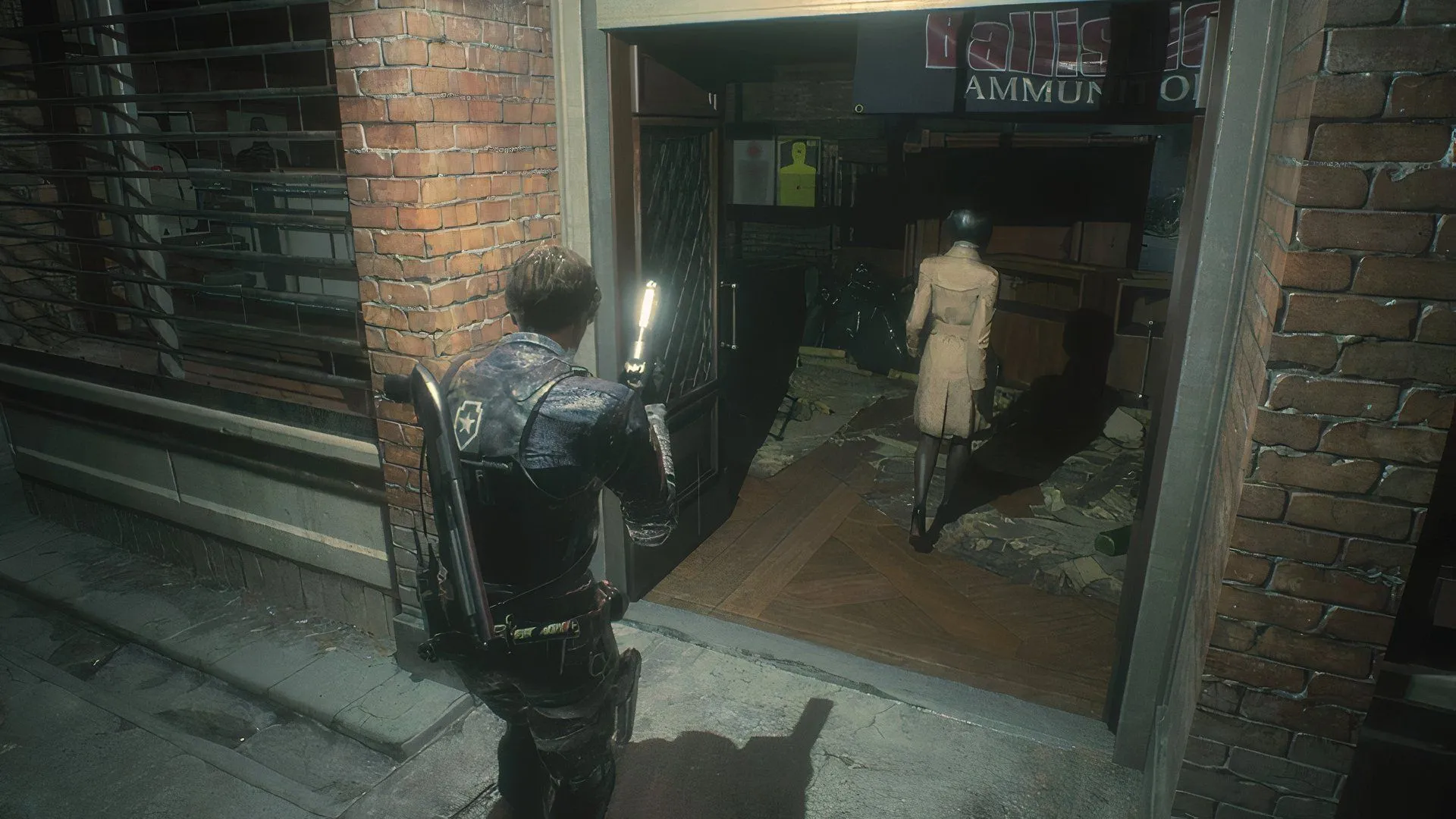 Leon và Ada khám phá cửa hàng súng trong Resident Evil 2 Remake (2019)