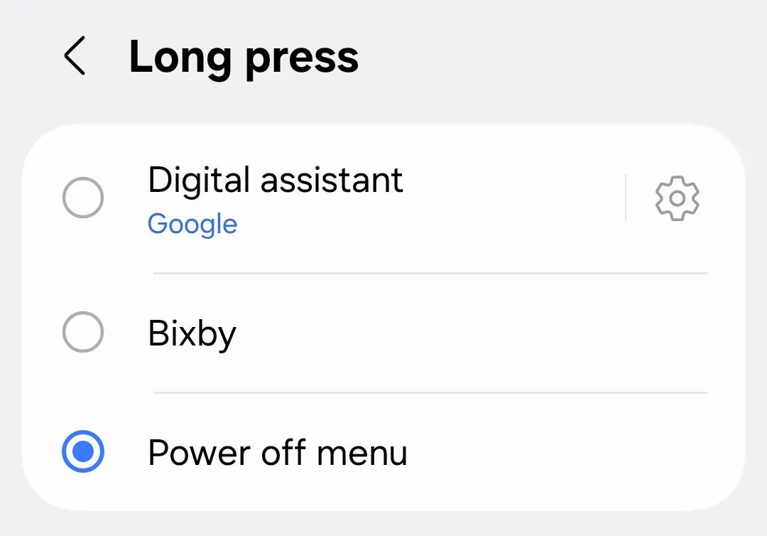 Màn hình cài đặt các tùy chọn cho thao tác nhấn giữ nút cạnh trên Galaxy S25, hiển thị Digital Assistant và Power Off Menu.