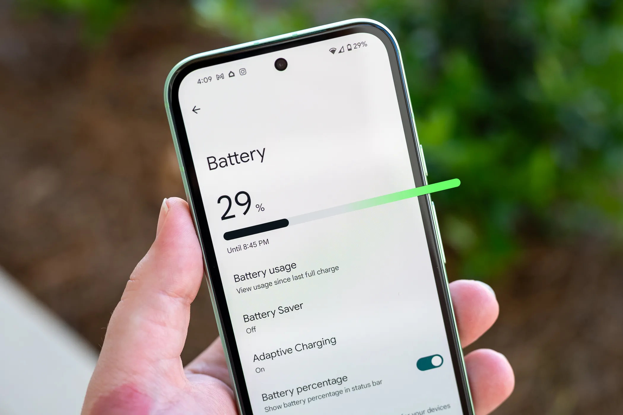 Màn hình cài đặt pin hiển thị mức dung lượng trên Google Pixel 8a