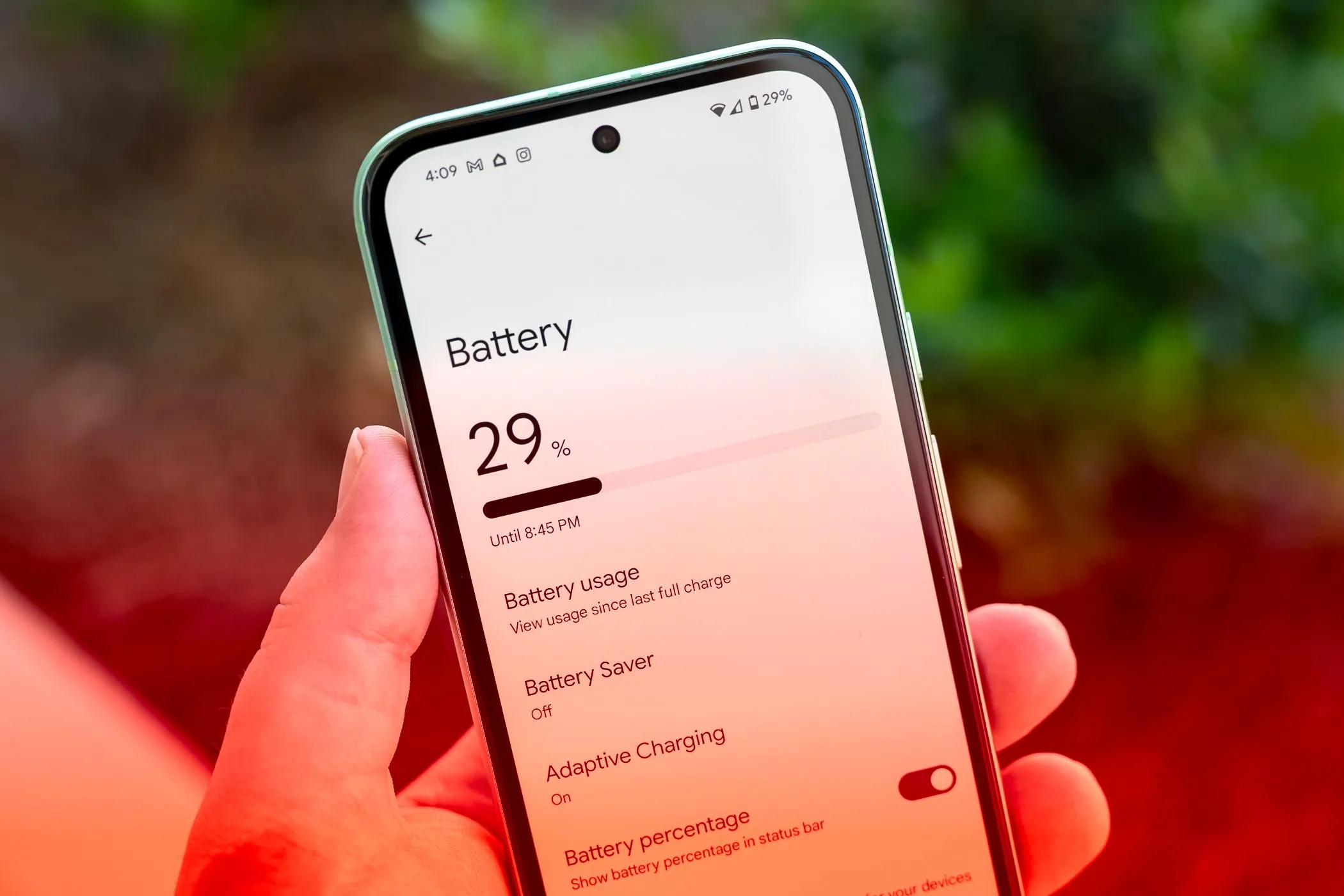 Màn hình cài đặt pin trên điện thoại Google Pixel, minh họa các tùy chọn và thông tin về pin