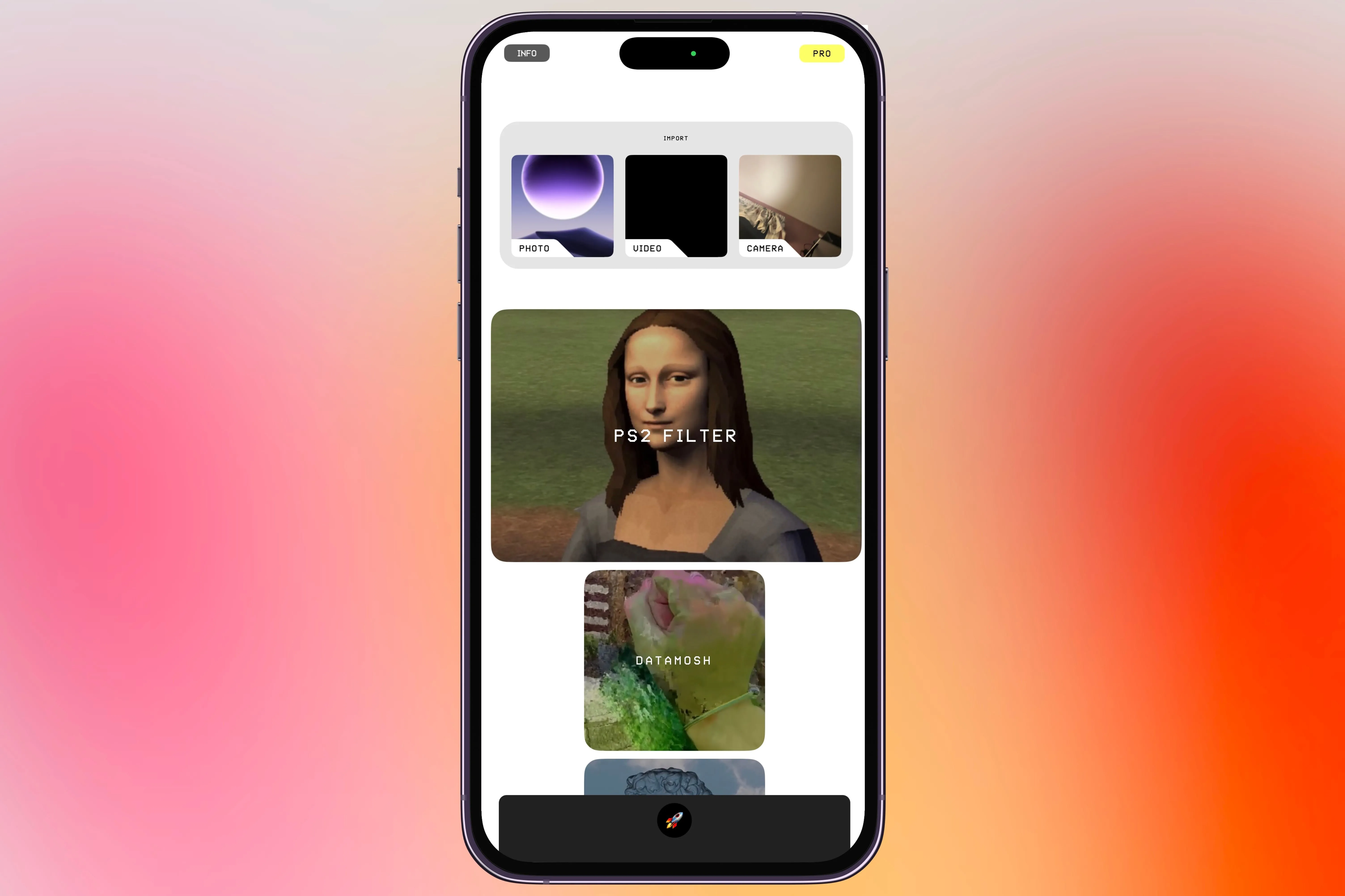 Màn hình chính của ứng dụng Glitché trên iPhone với nền đầy màu sắc
