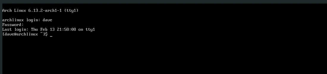 Màn hình đăng nhập Arch Linux sau khi cài đặt, chỉ cung cấp giao diện dòng lệnh tối giản.