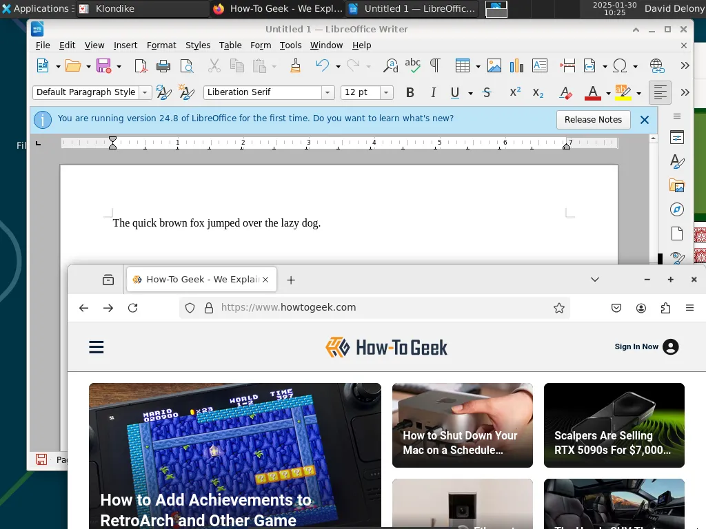 Màn hình desktop FreeBSD với môi trường Xfce, đang chạy trình duyệt Firefox, LibreOffice Writer và game Aisleriot, thể hiện khả năng đa nhiệm.