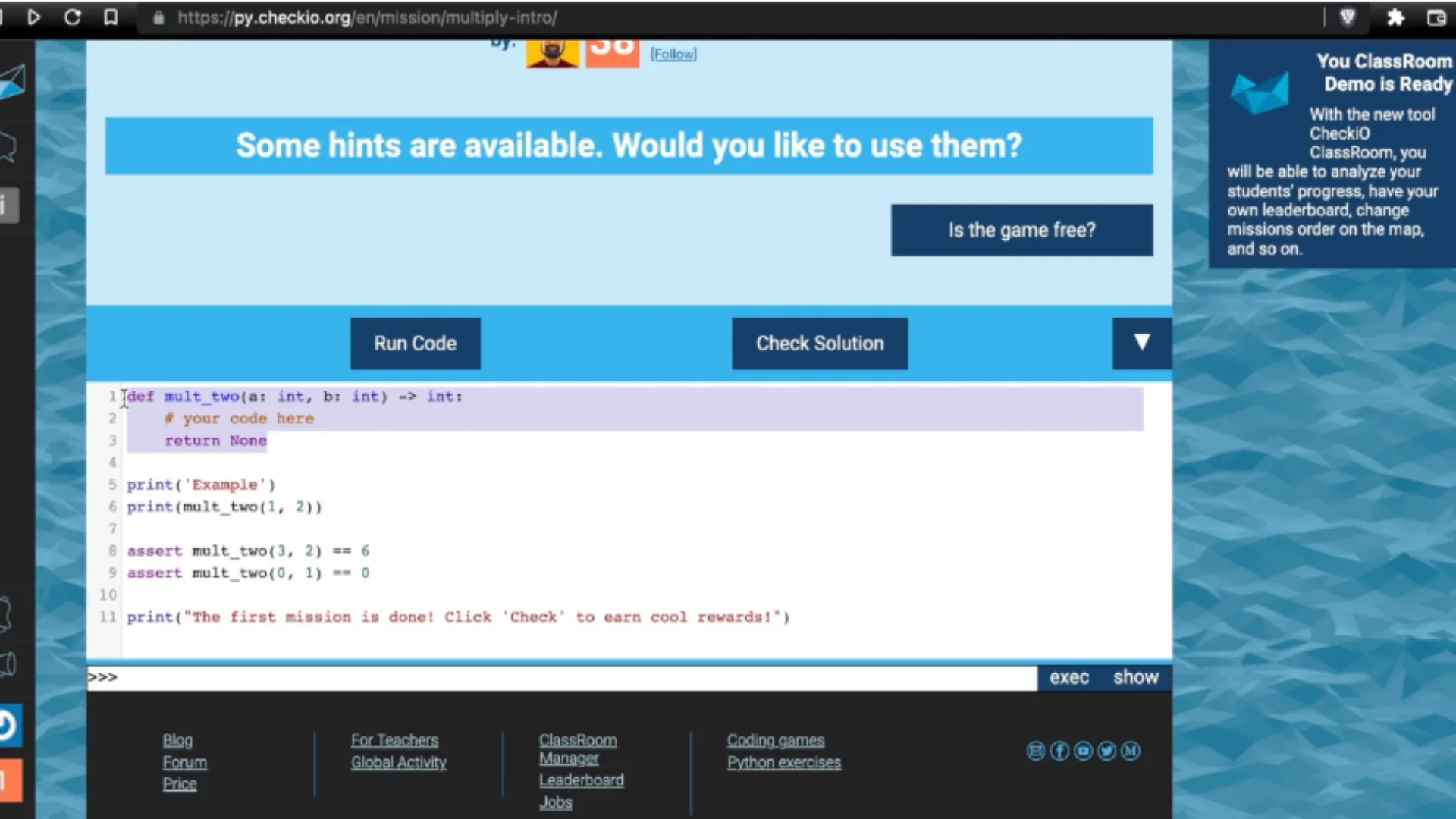 Màn hình game CheckiO hiển thị trình soạn thảo code Python và một bản đồ với các &quot;đảo&quot; thử thách lập trình, thu hút người học từ cơ bản đến trung cấp.