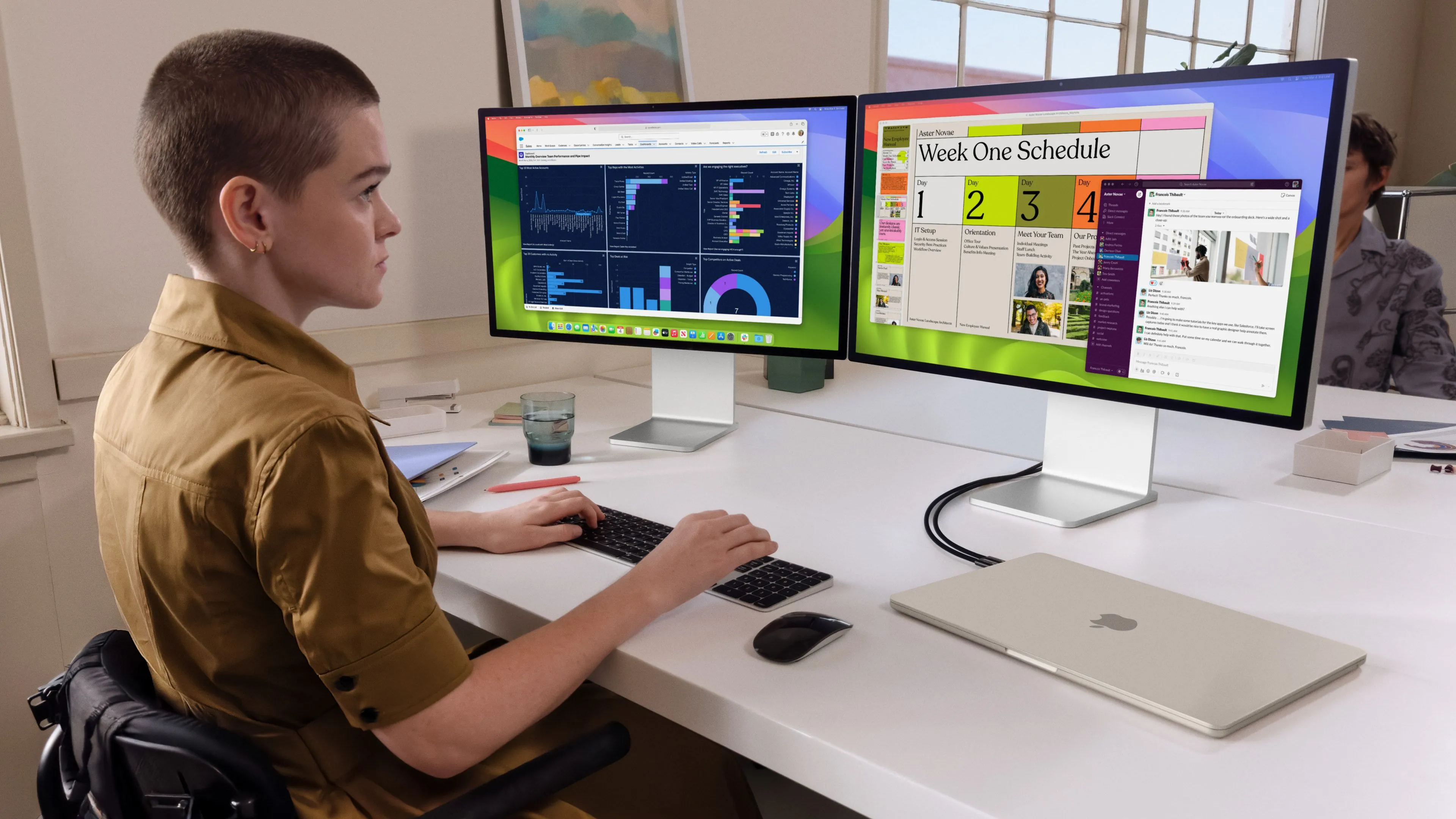 Màn hình kép hiển thị độ sắc nét cao, minh họa cho khái niệm Retina và trải nghiệm thị giác.