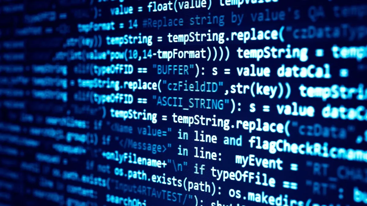 Màn hình máy tính hiển thị đoạn code "Hello World" trong một ngôn ngữ lập trình.