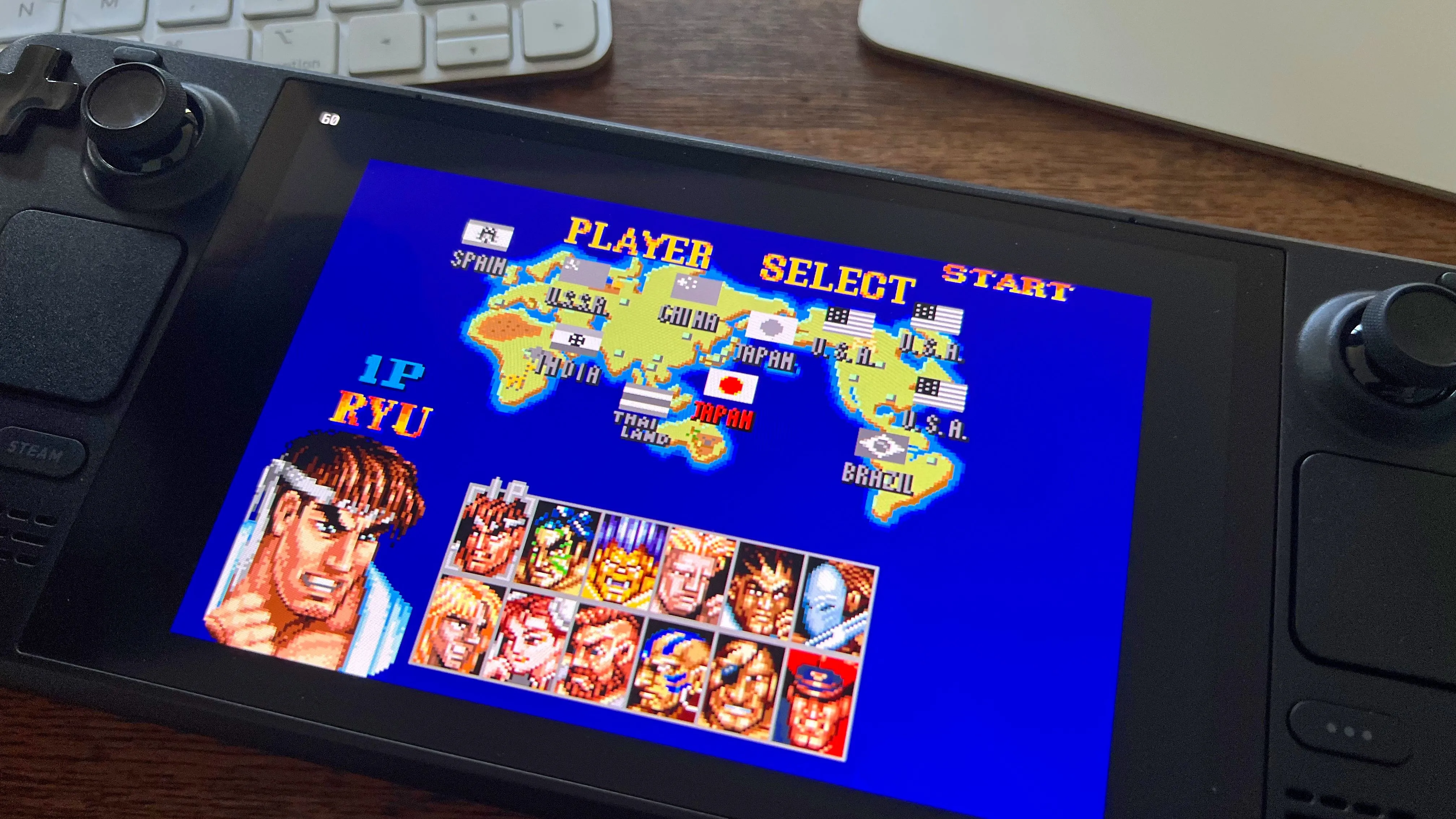 Màn hình Steam Deck đang hiển thị giao diện của tựa game Super Street Fighter II Turbo, thể hiện khả năng giả lập game kinh điển trên thiết bị cầm tay hiện đại.