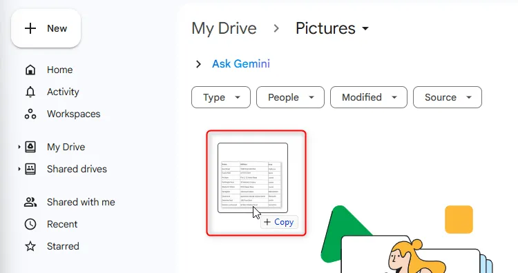 Minh họa thao tác kéo và thả ảnh từ máy tính vào giao diện Google Drive để tải lên.