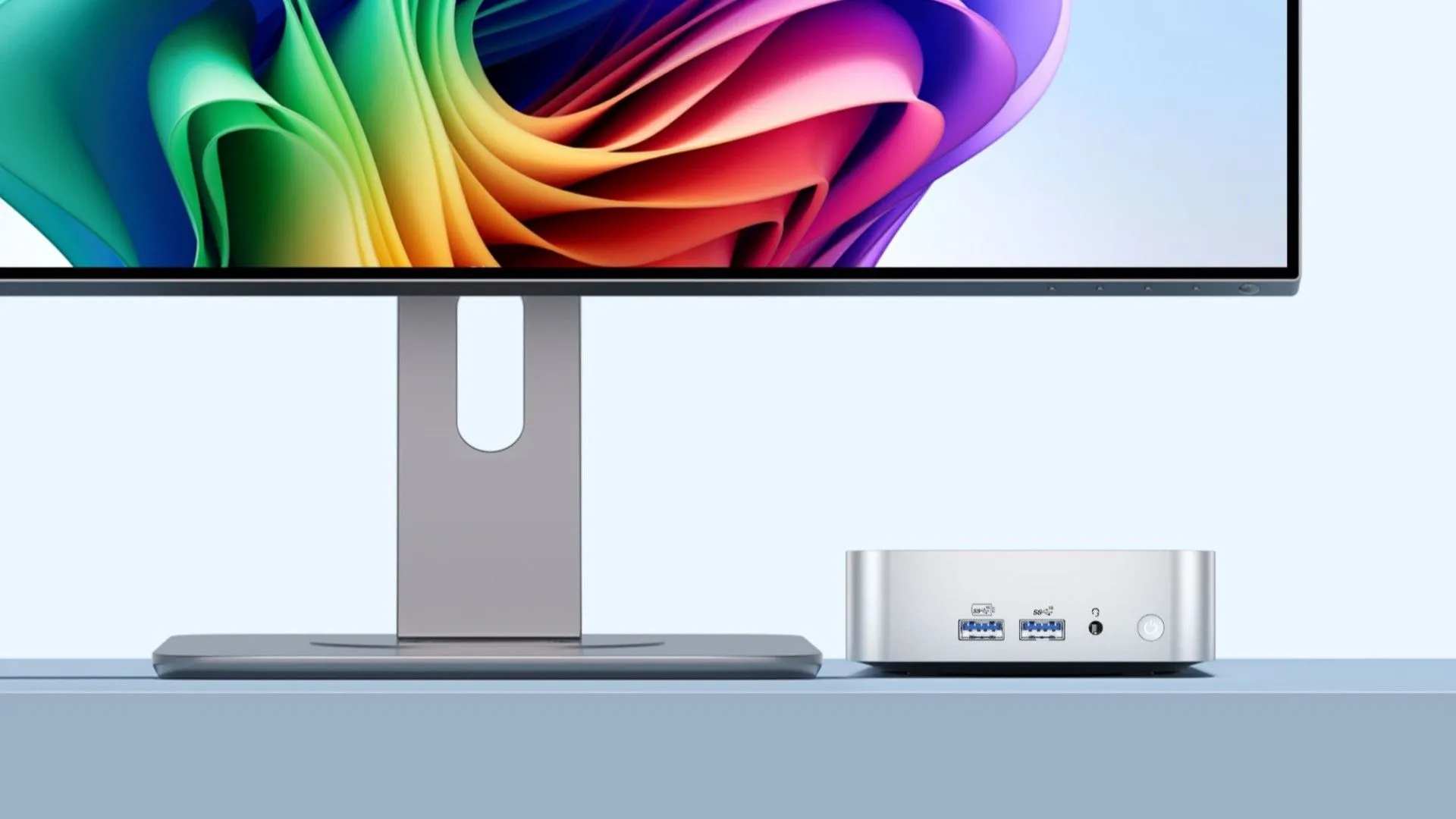 Mini PC GEEKOM A6 đặt trên bàn kết nối với màn hình