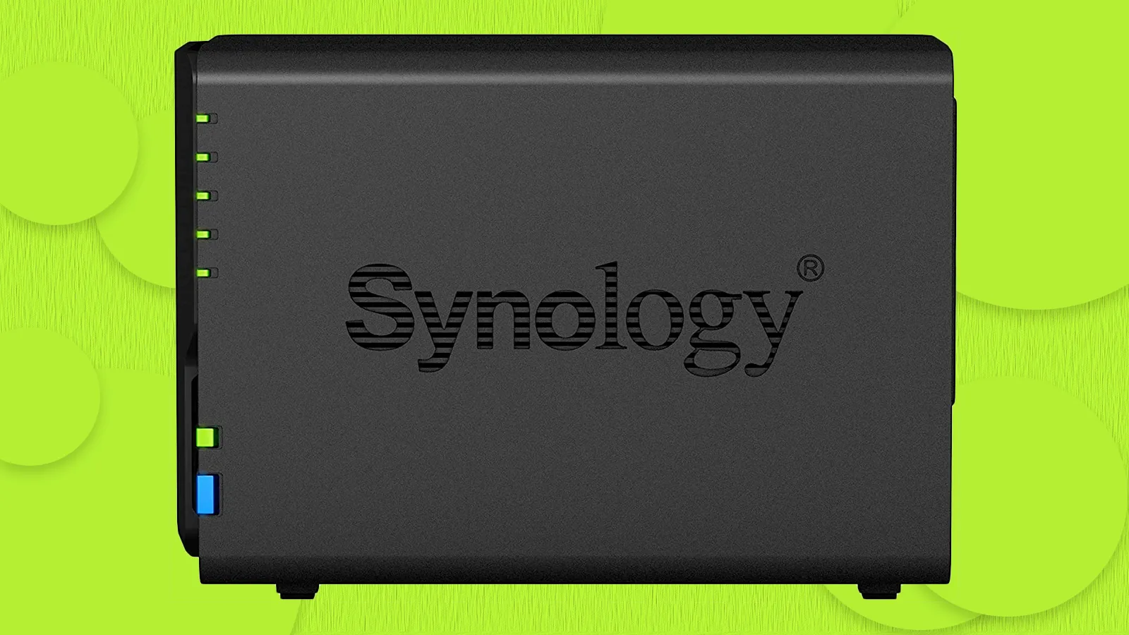 Một thiết bị NAS Synology điển hình, tượng trưng cho khả năng mở rộng và tùy biến cao hơn so với BeeStation Plus