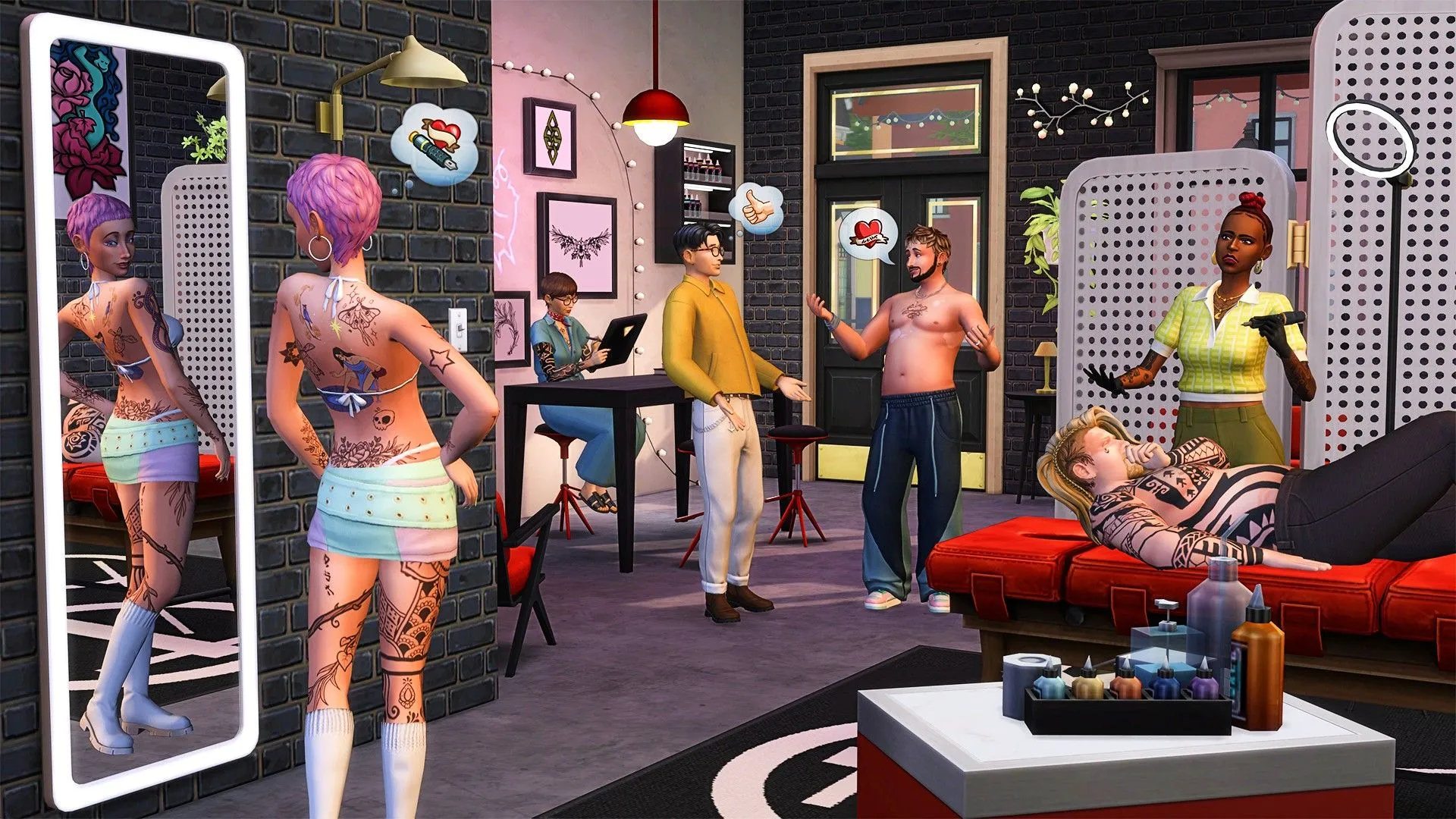 Một tiệm xăm với các Sim đang xem hình xăm trong The Sims 4, không khí hỗn loạn phù hợp với Thử Thách Asylum