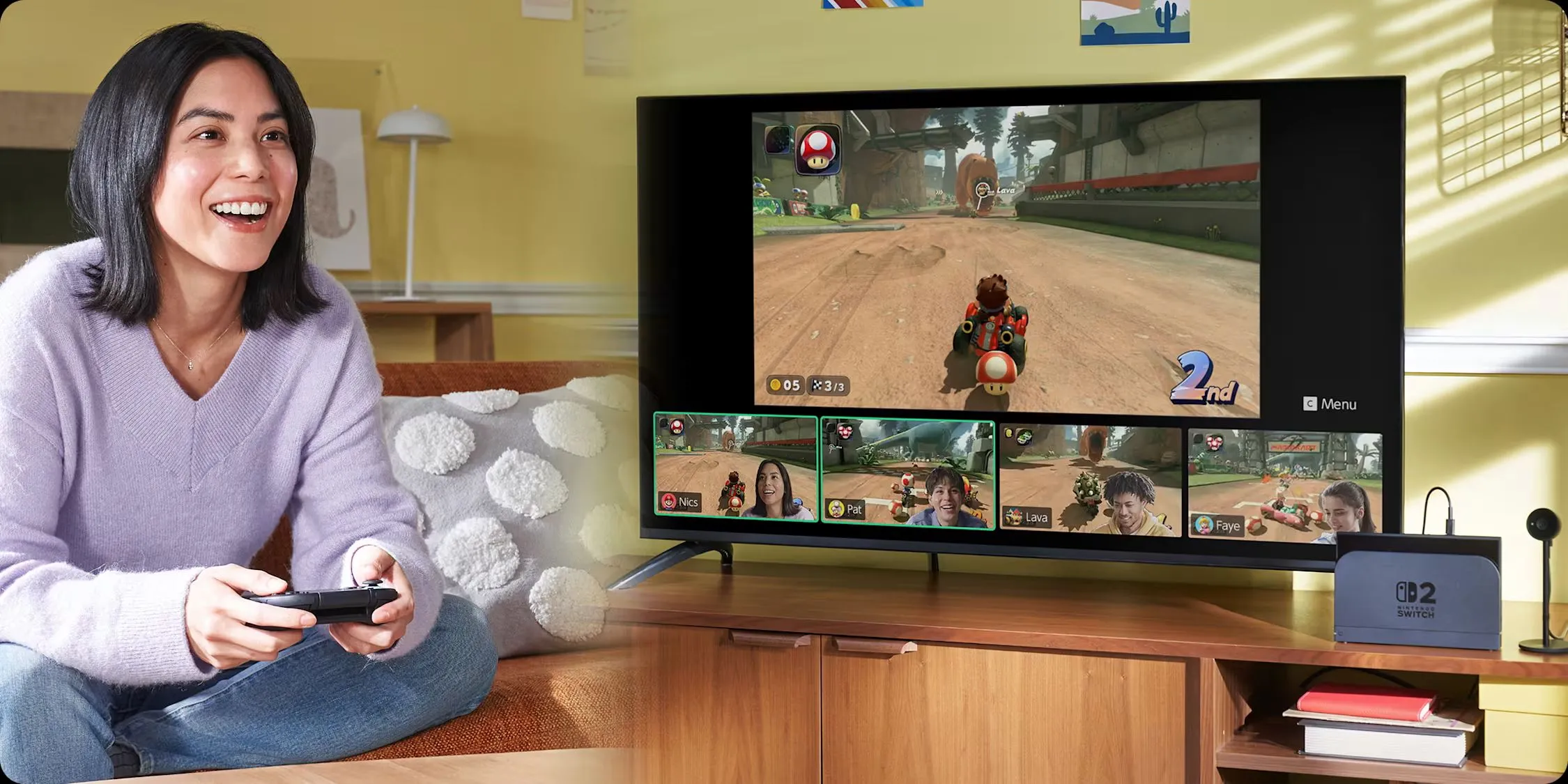 Người dùng đang trải nghiệm tính năng GameChat trên Nintendo Switch 2 trong khi chơi Mario Kart World, sử dụng micrô tích hợp.