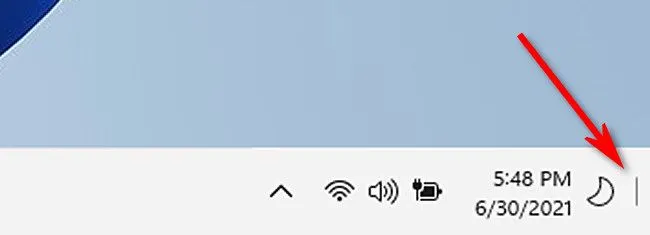 Nút &quot;Show Desktop&quot; (Hiện thị Desktop) ở góc dưới cùng bên phải thanh tác vụ Windows 11 giúp truy cập màn hình nền nhanh chóng.