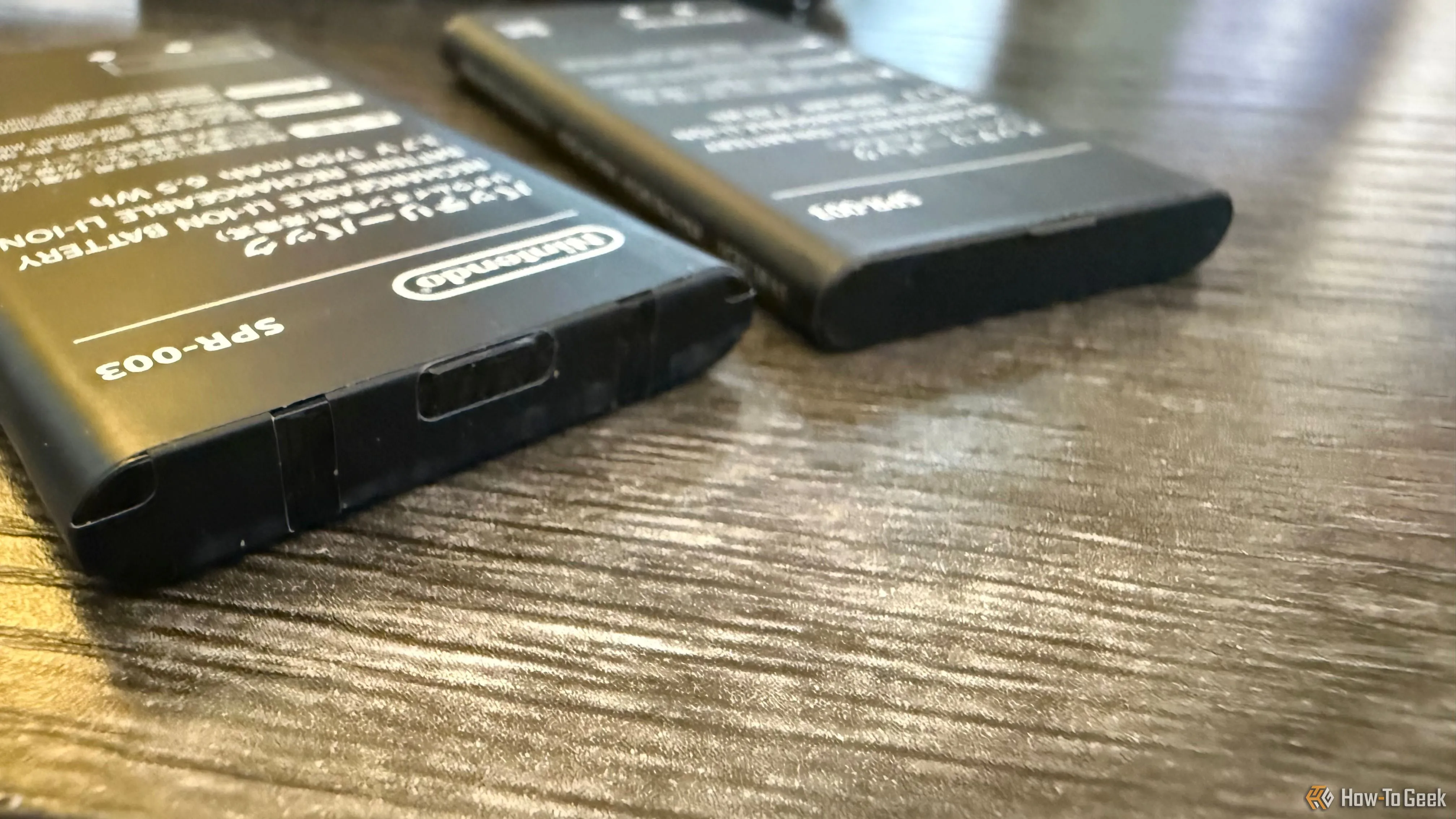 Pin thay thế Nintendo 3DS và 2DS trên bàn