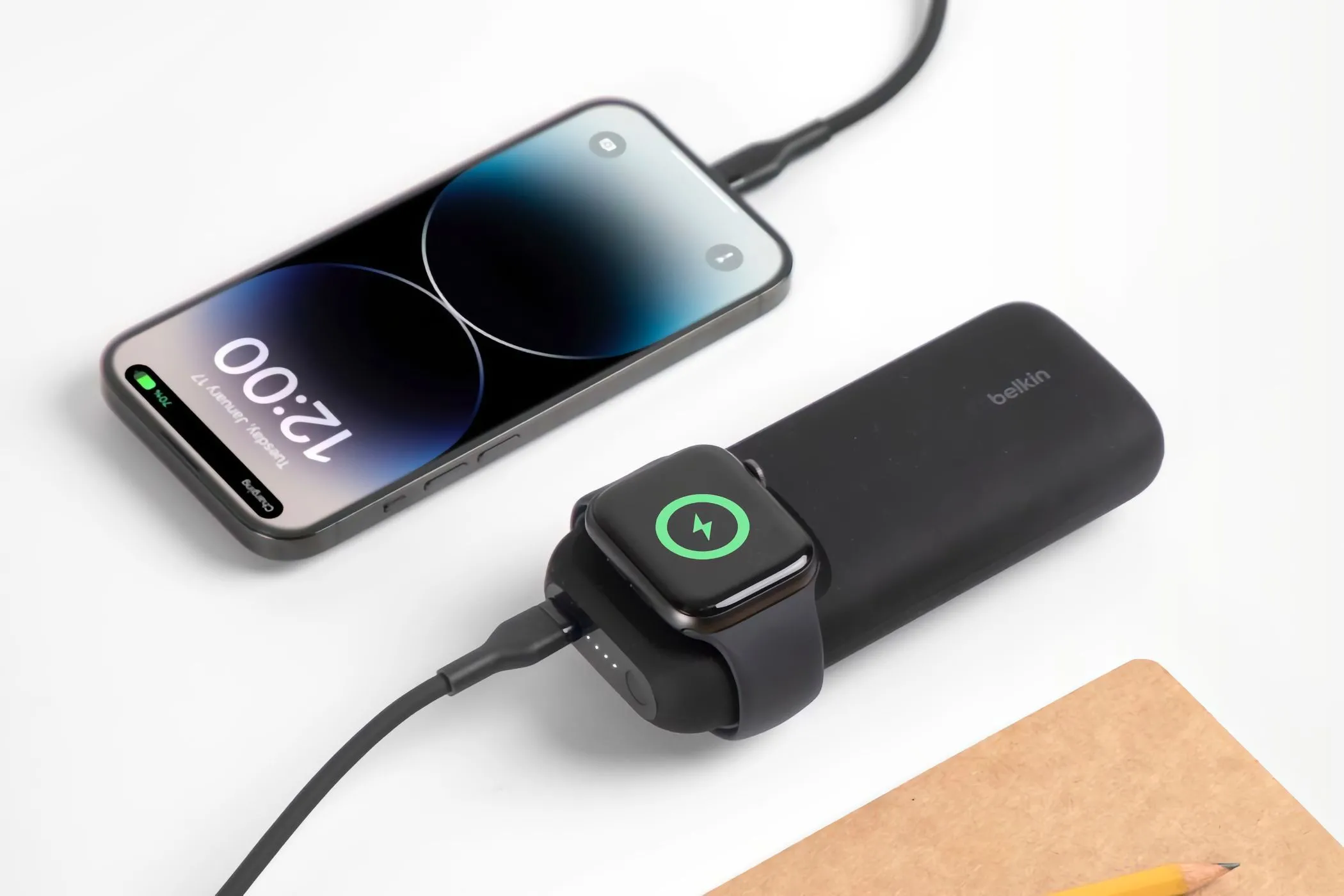 Sạc dự phòng Belkin BoostCharge Pro sạc không dây cho Apple Watch và có dây cho iPhone, minh họa cho các loại pin sạc dự phòng khác cũng từng bị thu hồi.
