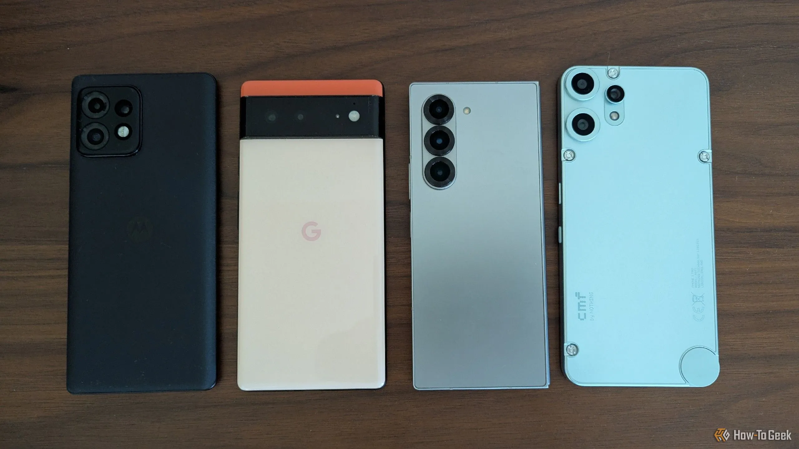 So sánh kích thước Galaxy Z Fold 6 với các điện thoại khác, bao gồm Moto Edge+ 2023, Google Pixel 6, và CMF Phone 2 Pro