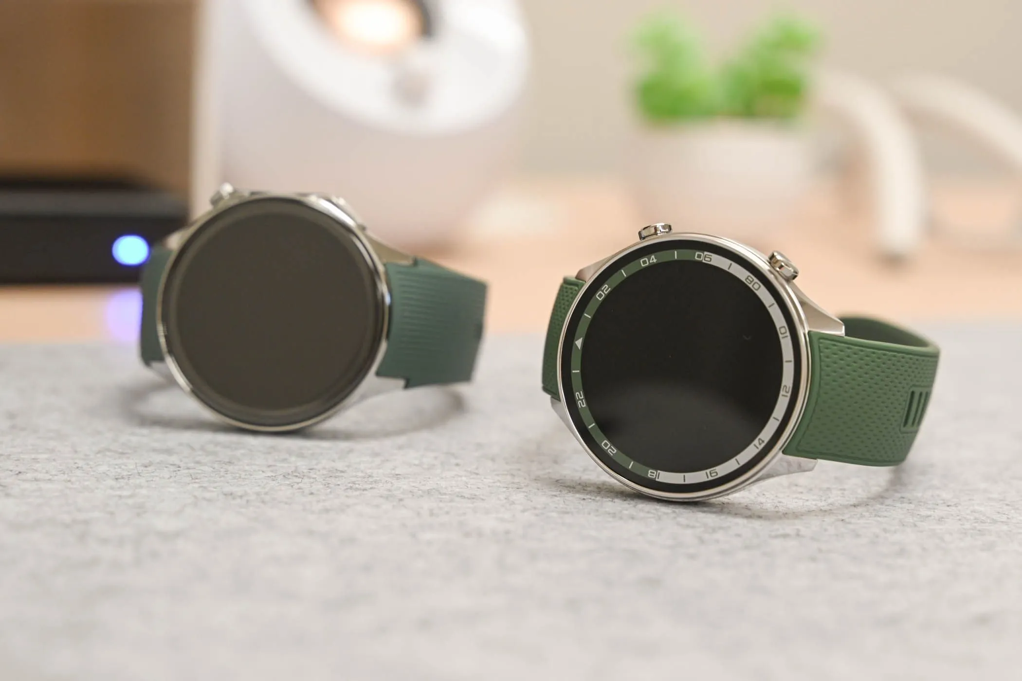So sánh OnePlus Watch 2R với OnePlus Watch 2