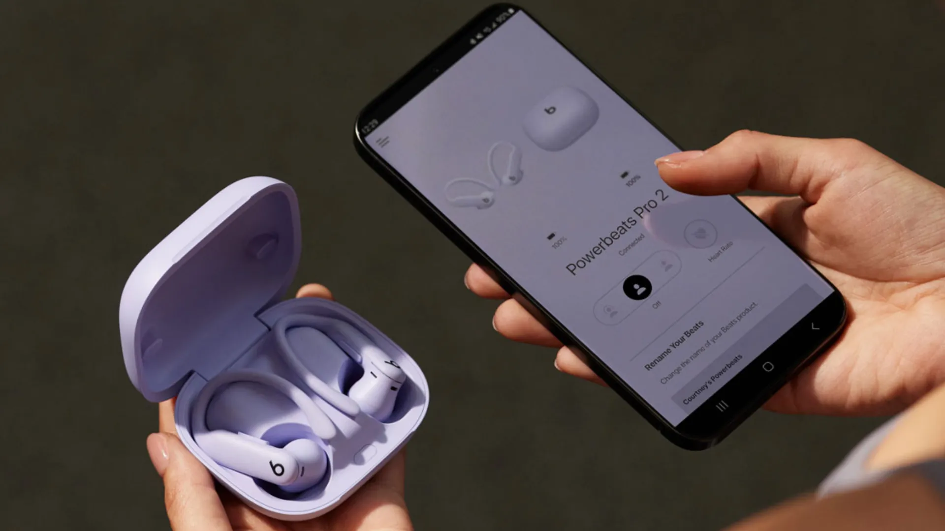 Tai nghe Powerbeats Pro 2 và điện thoại Android minh họa thời lượng pin