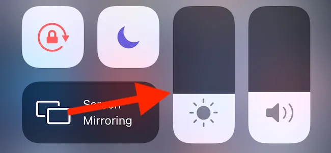 Thanh điều chỉnh độ sáng màn hình iPhone trong Trung tâm điều khiển