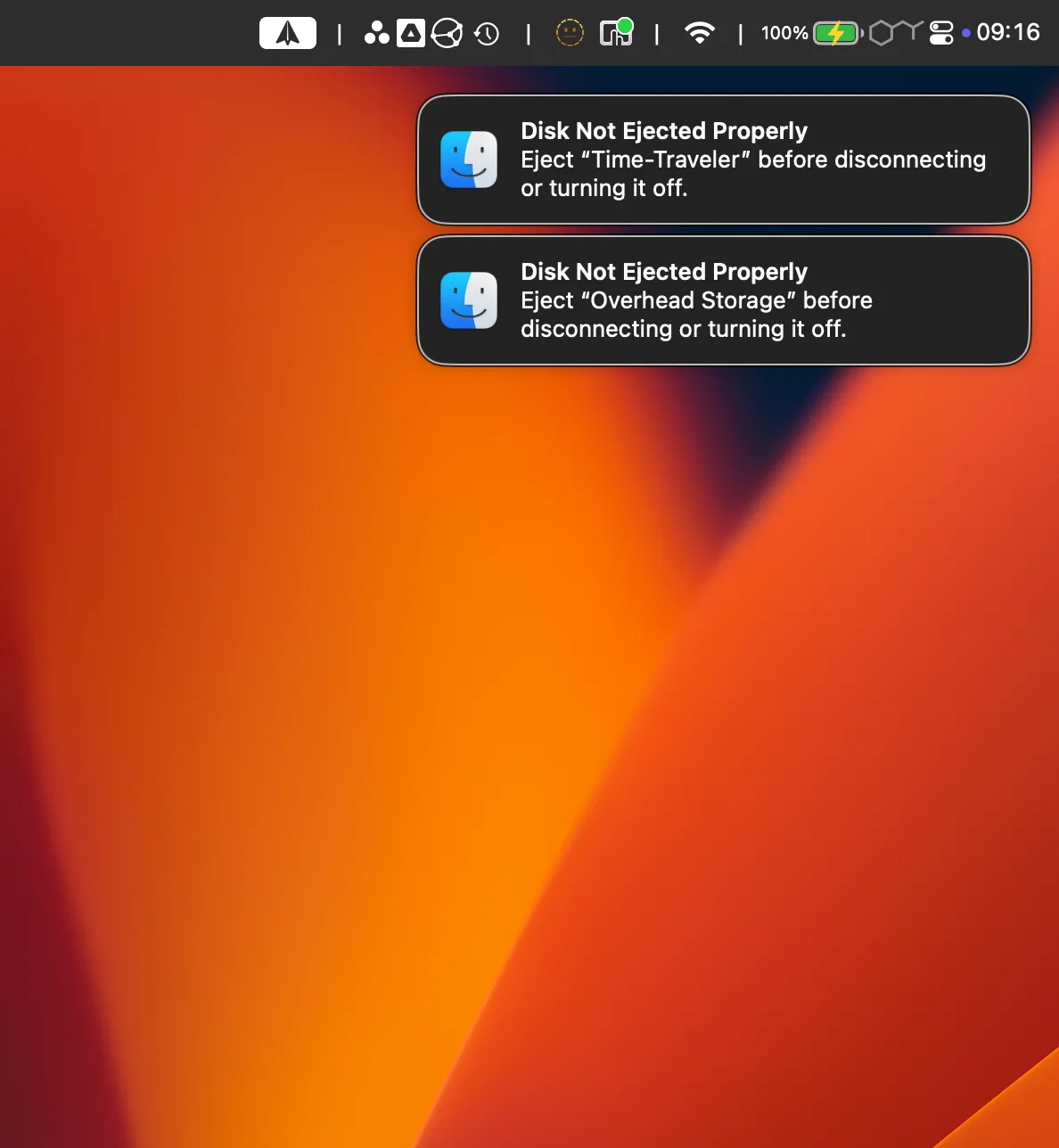 Thông báo nhắc nhở từ Finder trên macOS về việc tháo ổ đĩa ngoài an toàn để tránh mất dữ liệu.