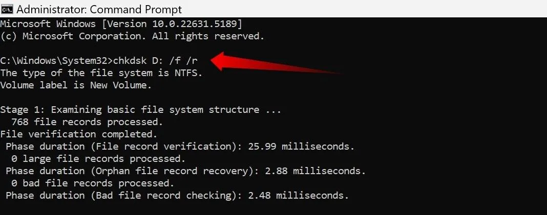 Thực thi lệnh chkdsk C: /f /r trong Command Prompt để quét và sửa lỗi ổ đĩa cứng C trên hệ điều hành Windows.