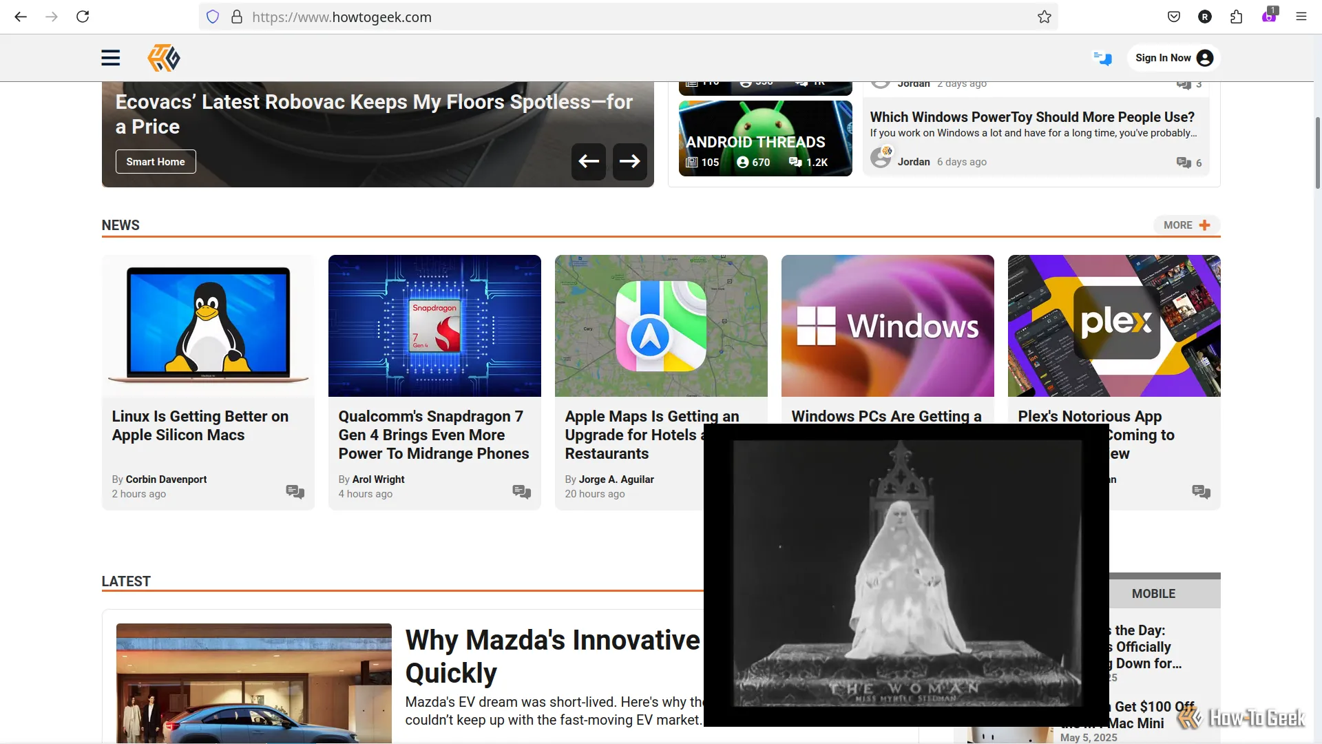 Trình duyệt Firefox hiển thị trang chủ và cửa sổ video Picture-in-Picture tự động bật