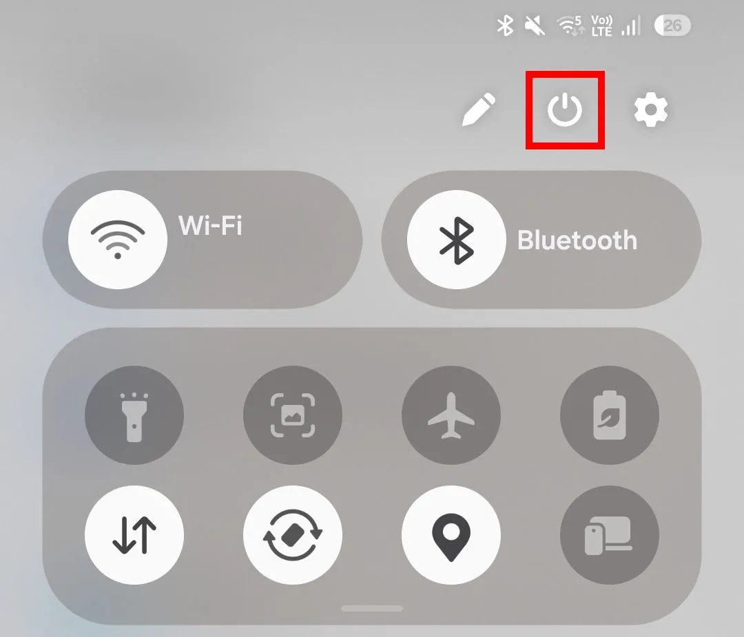 Tùy chọn nút nguồn trong bảng cài đặt nhanh của Galaxy S25, giúp người dùng tắt máy dễ dàng.