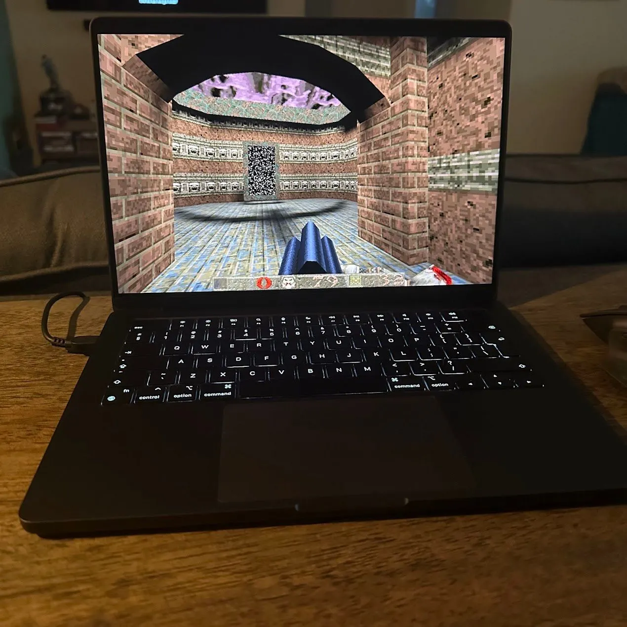 vkQuake chạy mượt mà trên MacBook Pro, mang lại trải nghiệm game bắn súng cổ điển đỉnh cao.