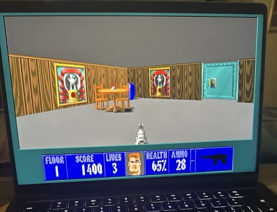 Wolf3D, tựa game bắn súng góc nhìn thứ nhất tiên phong, đang được chơi trên MacBook Pro với điều khiển mượt mà.