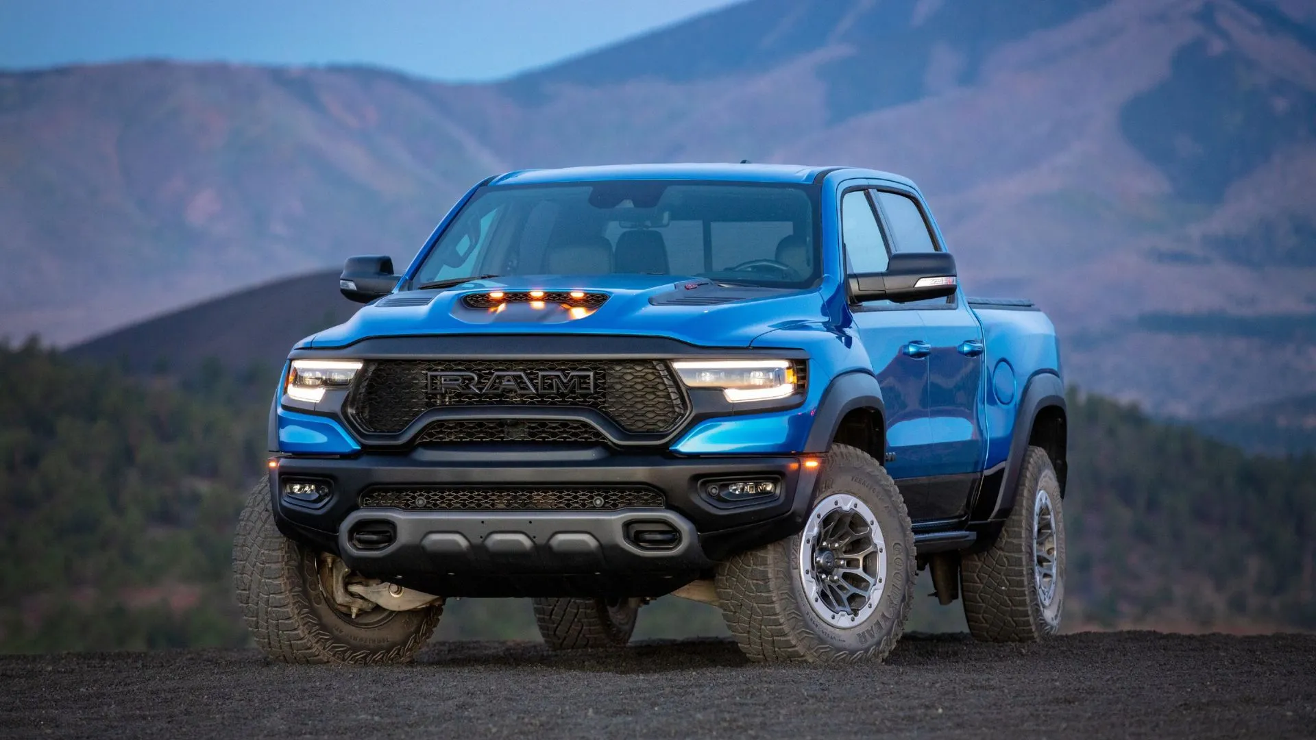 Xe bán tải Ram Trucks đang trong đợt thu hồi do các vấn đề liên quan đến túi khí và cần số.