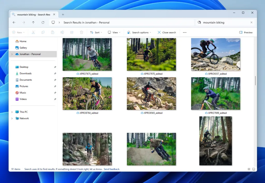 Xe đạp leo núi và ảnh đám mây trong File Explorer trên Copilot+ PC
