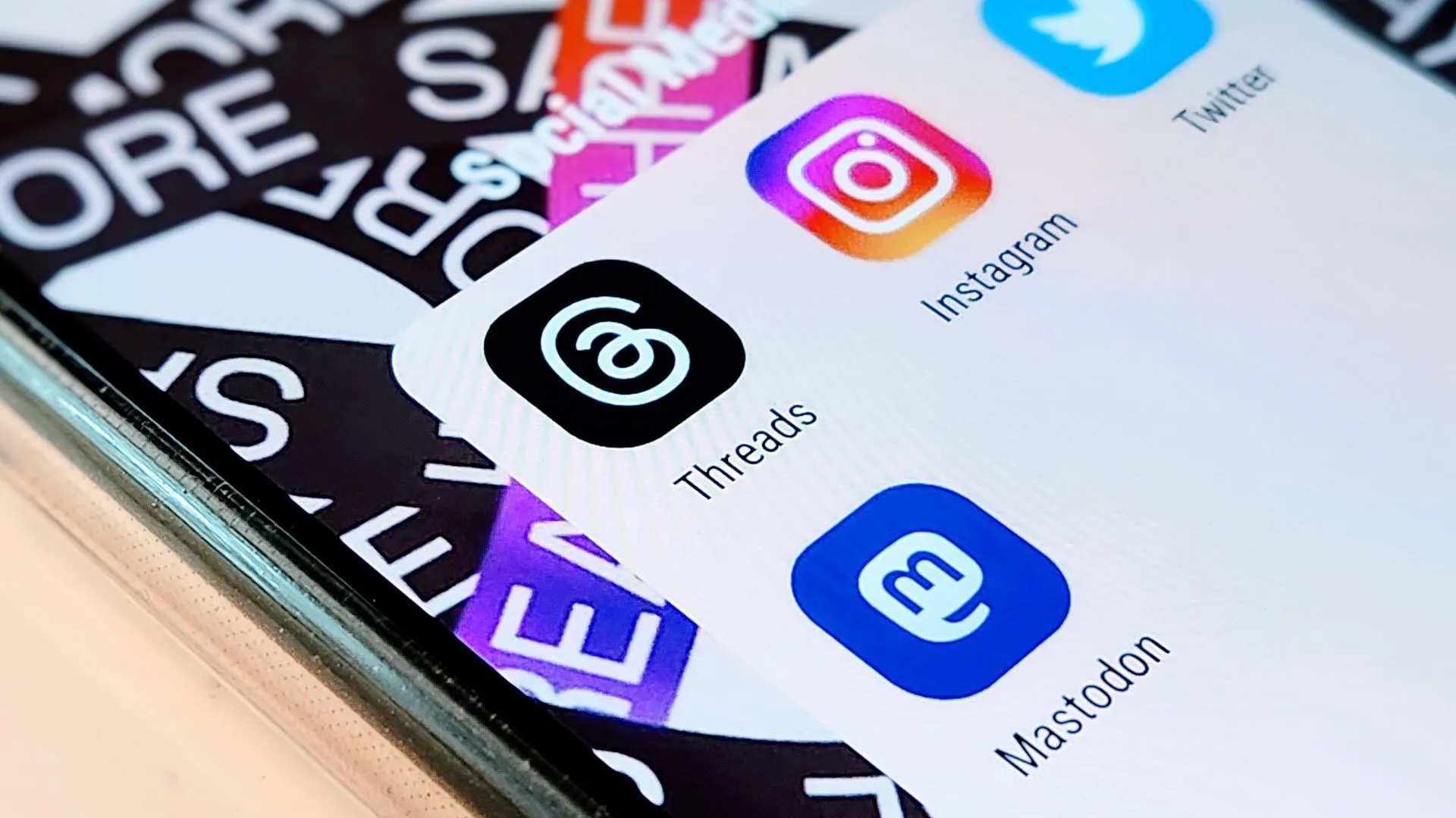 Biểu tượng ứng dụng Instagram Threads, thể hiện sự hiện diện của mạng xã hội này trên thiết bị di động.