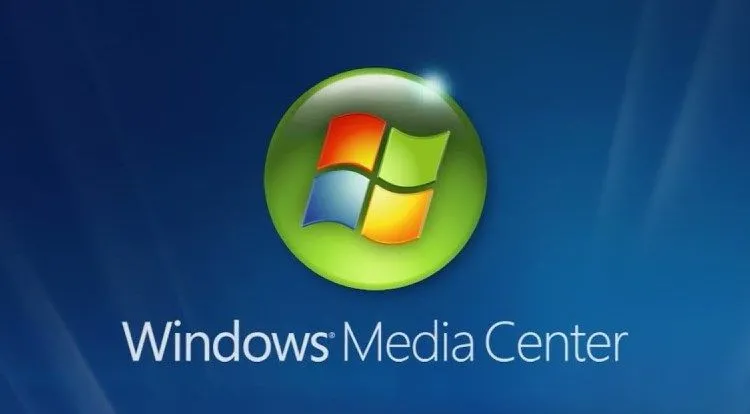Biểu tượng Windows Media Center trên nền giao diện màu xanh lá cây đặc trưng, gợi nhớ trung tâm giải trí đa phương tiện của Windows XP.