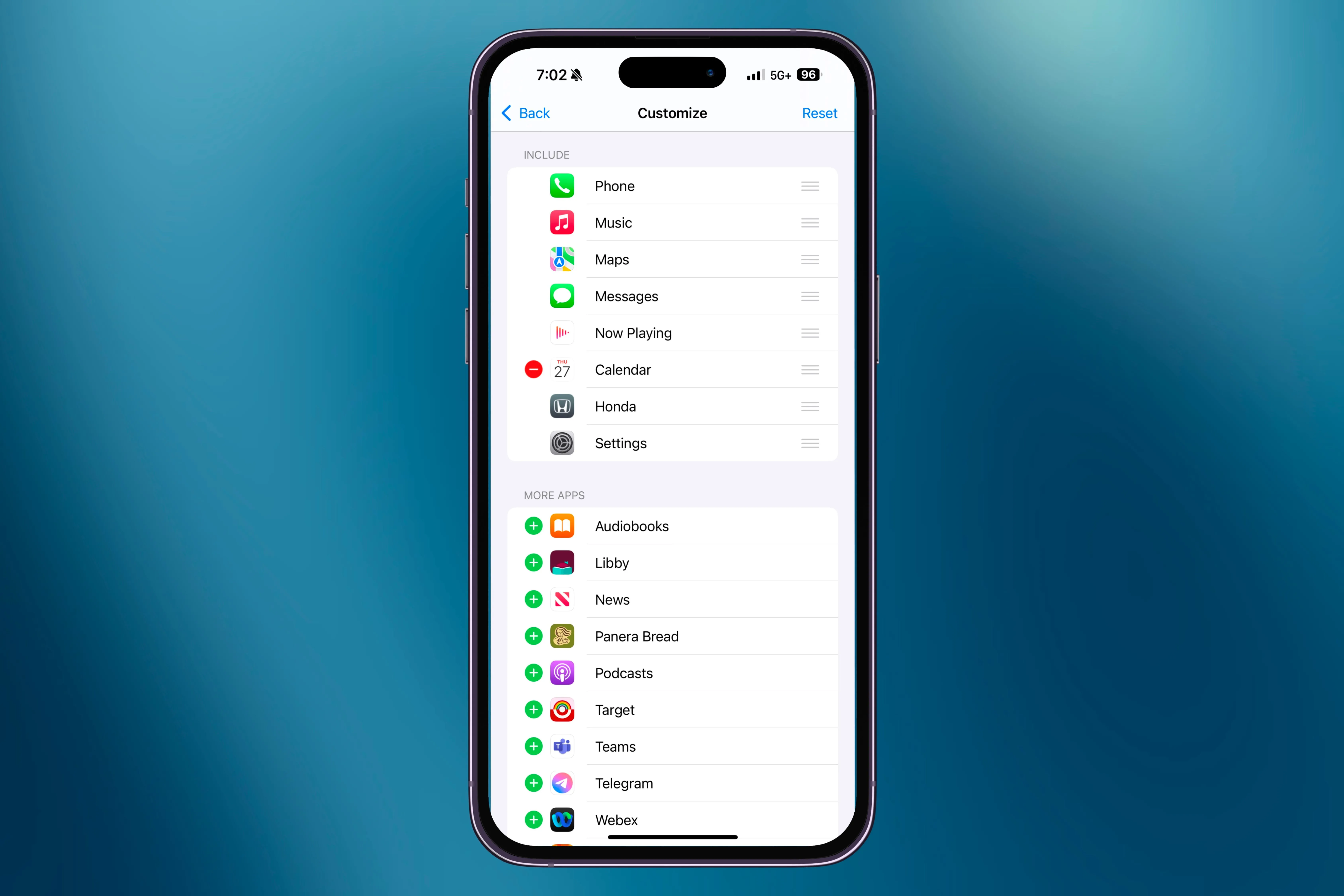 Giao diện cài đặt trên iPhone cho phép tùy chỉnh thêm, xóa và sắp xếp các ứng dụng trên màn hình chính Apple CarPlay.