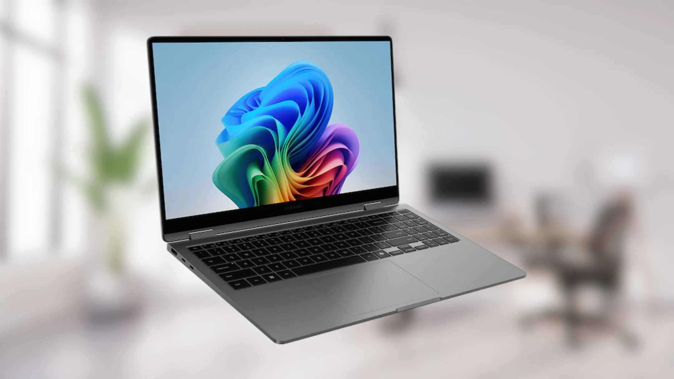 Màn hình AMOLED 15.6 inch của Galaxy Book 5 360 hiển thị nội dung sống động, cạnh bên là các cổng kết nối đa dạng