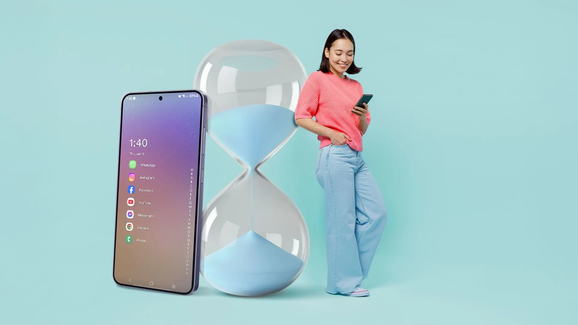 Người phụ nữ dùng điện thoại bên cạnh đồng hồ cát, biểu tượng của việc quản lý thời gian sử dụng điện thoại một cách có ý thức và hiệu quả hơn.