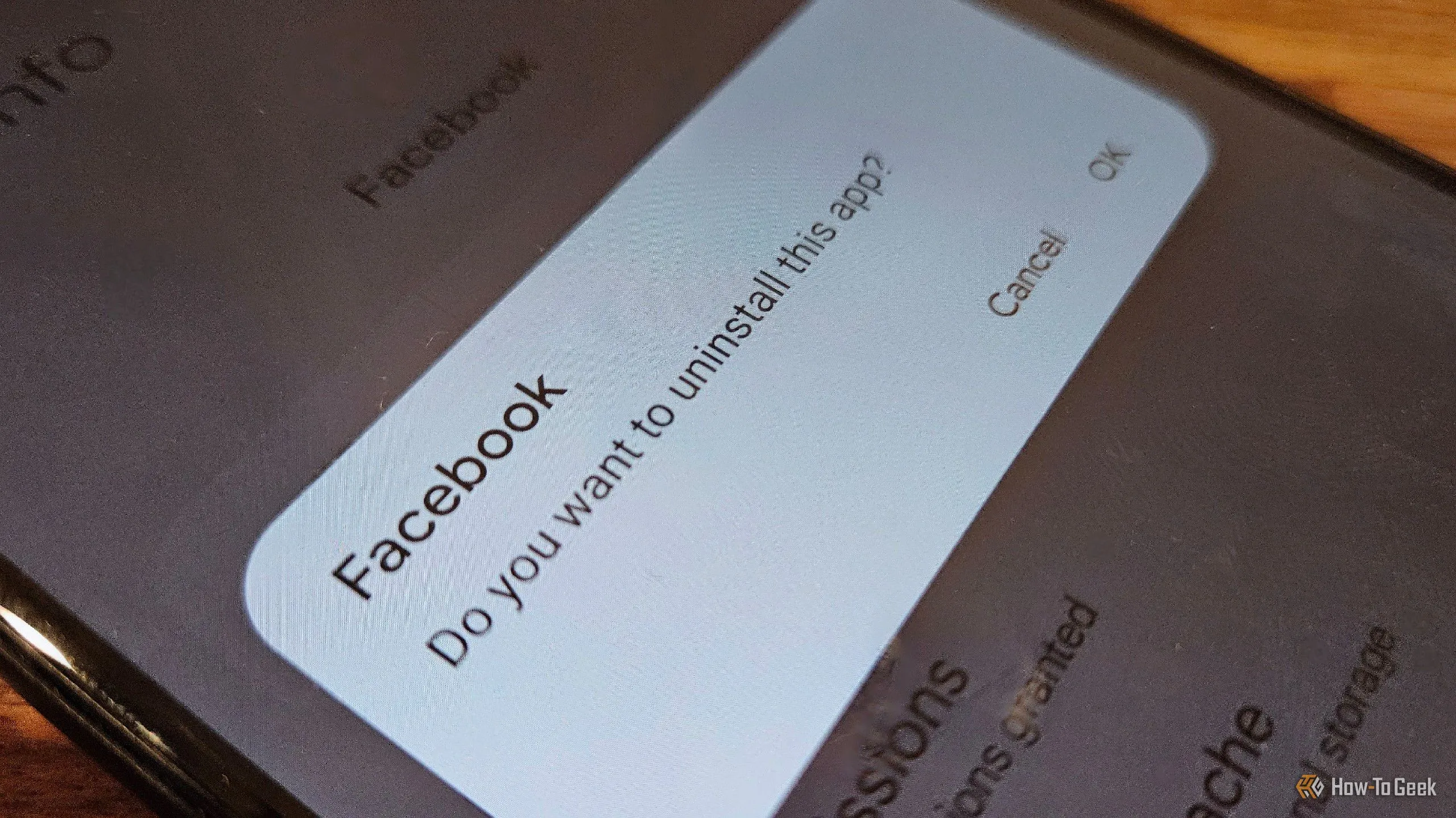 Thông báo gỡ cài đặt ứng dụng Facebook trên Android, đề cập đến vấn đề quyền riêng tư và dữ liệu cá nhân.