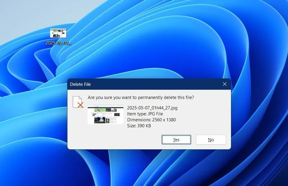 Thông báo xác nhận xóa tệp vĩnh viễn trên Windows 11, nhấn mạnh việc bỏ qua Thùng rác.