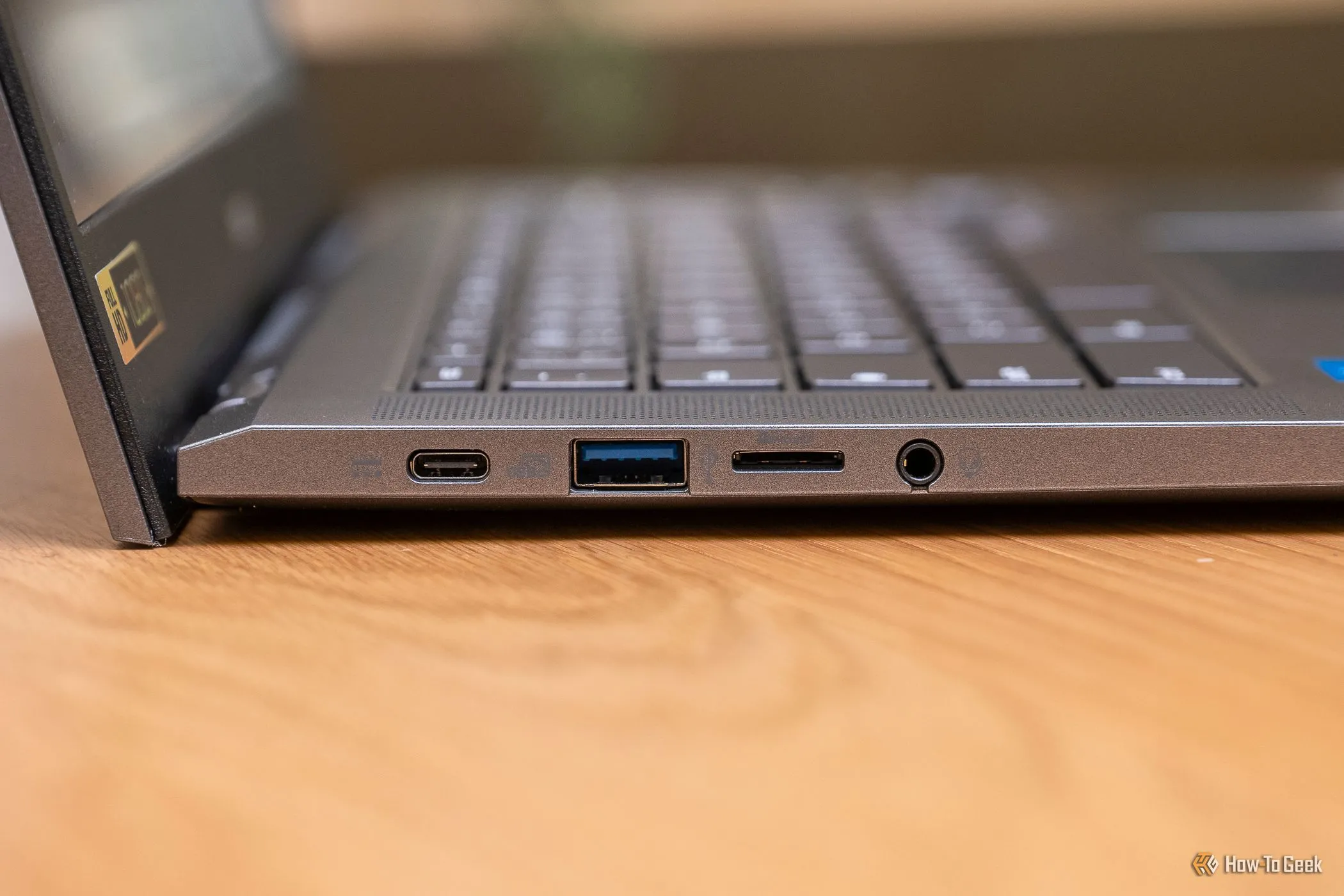 Các cổng kết nối ở phía bên trái của chiếc Acer Chromebook Plus 514