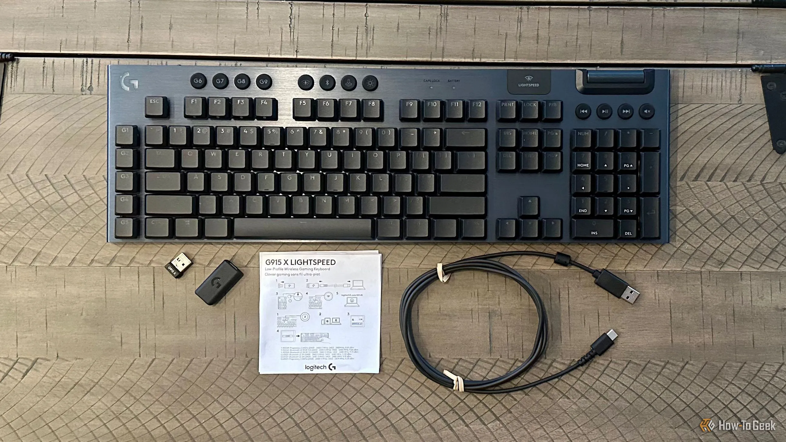 Các phụ kiện đi kèm bàn phím Logitech G915 X Lightspeed