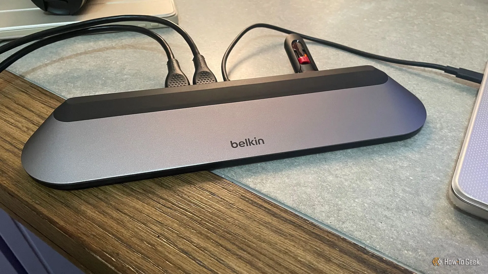 Dock Belkin Connect 11-in-1 USB-C Pro Dock kết nối với laptop, hai màn hình HDMI và ổ USB, tạo không gian làm việc đa nhiệm