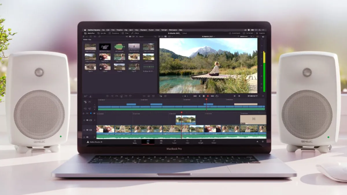 Giao diện chỉnh sửa video chuyên nghiệp của DaVinci Resolve trên MacBook Pro